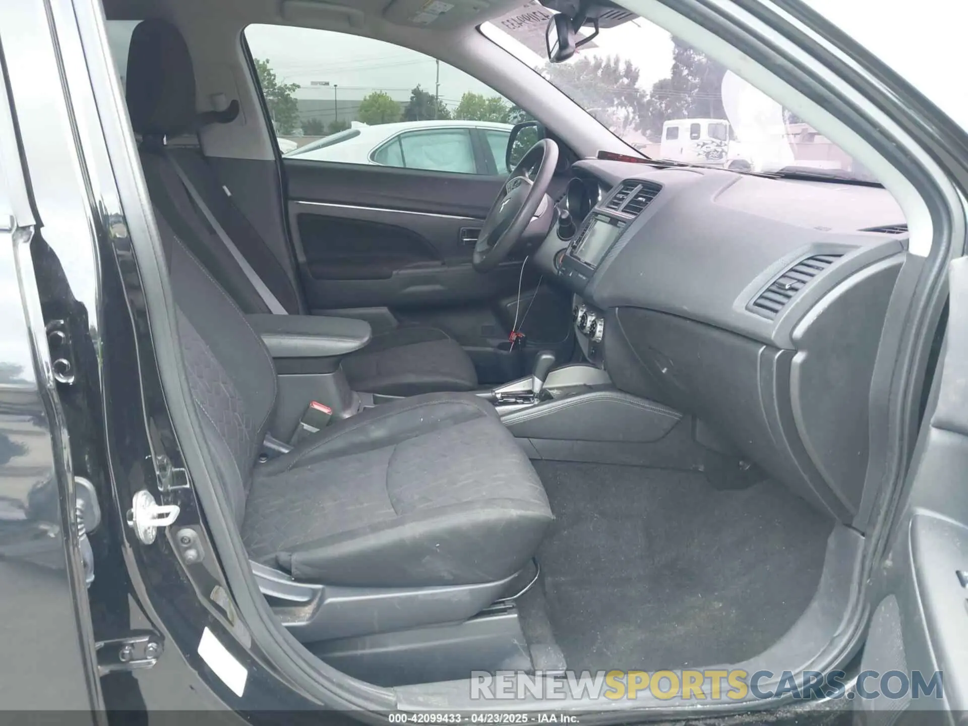 5 fotografías del automóvil dañado JA4ARUAU7PU010492 MITSUBISHI OUTLANDER SPORT 2023
