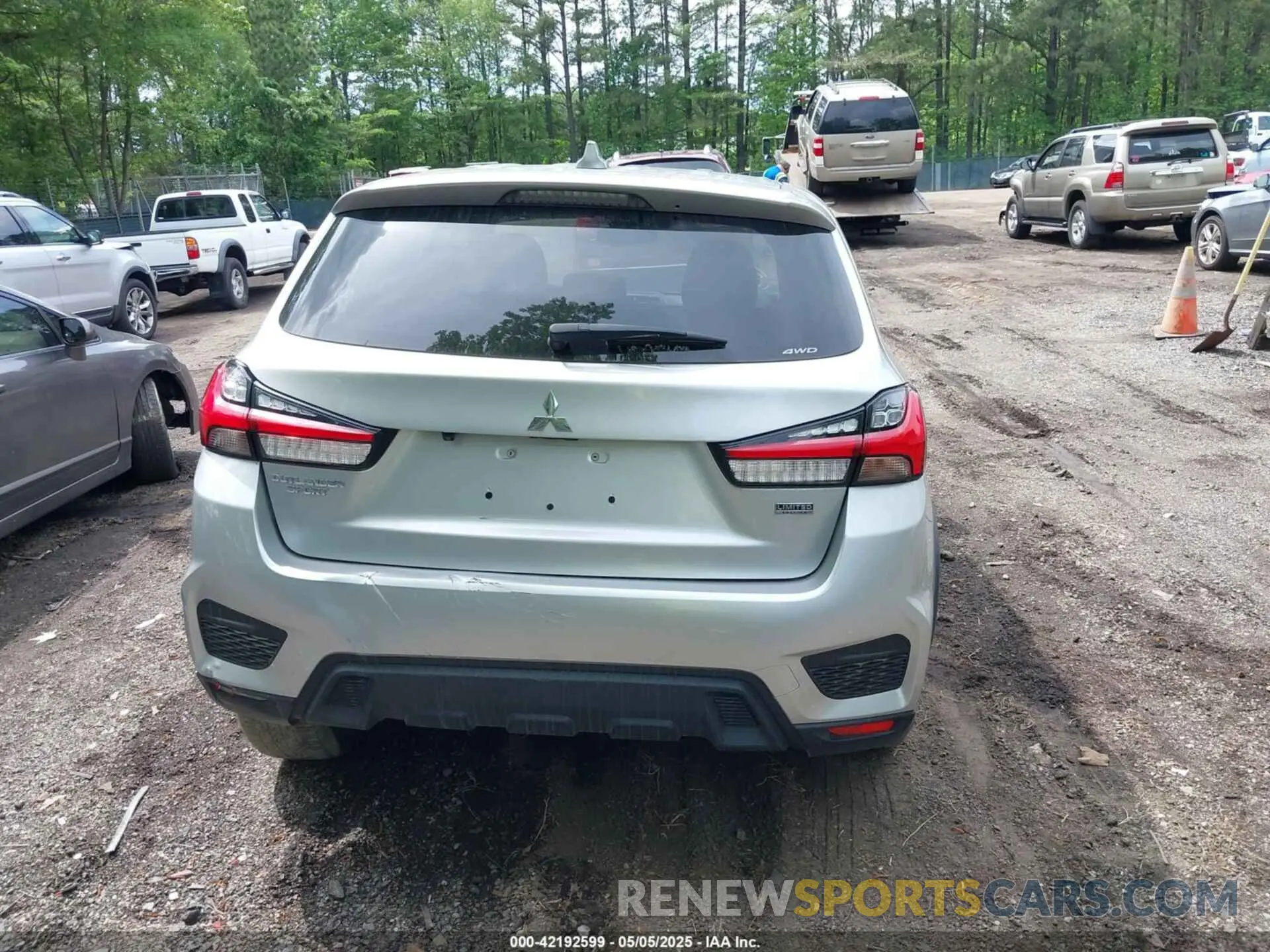 17 fotografías del automóvil dañado JA4ARUAU8PU002854 MITSUBISHI OUTLANDER SPORT 2023