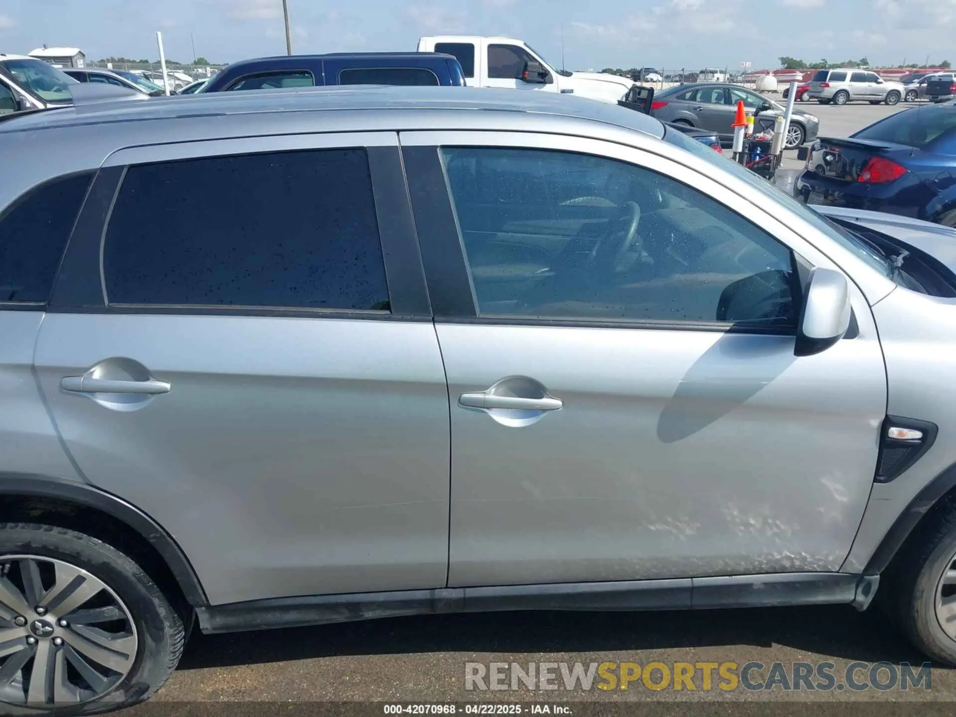 13 fotografías del automóvil dañado JA4ARUAU8PU013062 MITSUBISHI OUTLANDER SPORT 2023