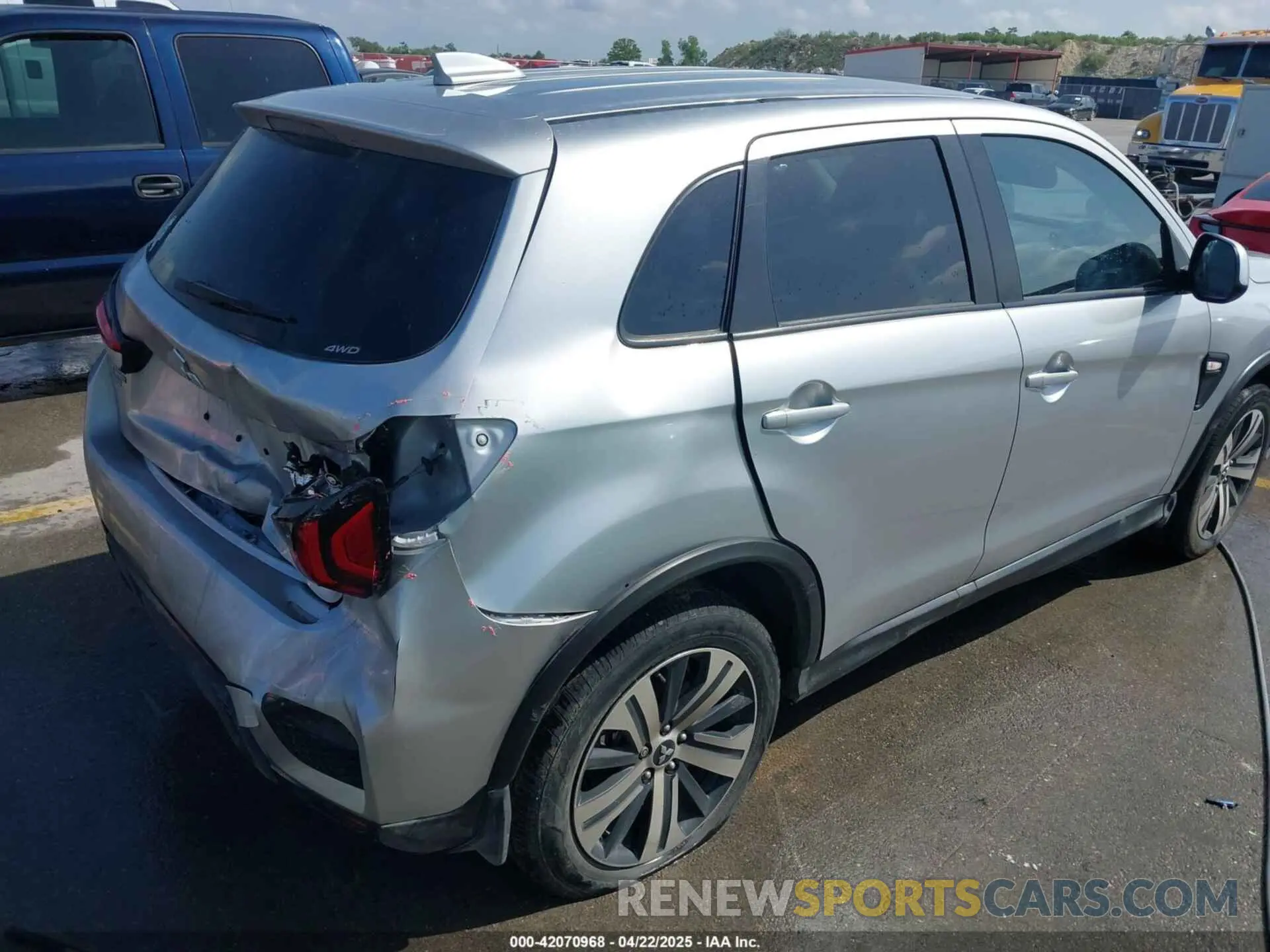 17 fotografías del automóvil dañado JA4ARUAU8PU013062 MITSUBISHI OUTLANDER SPORT 2023