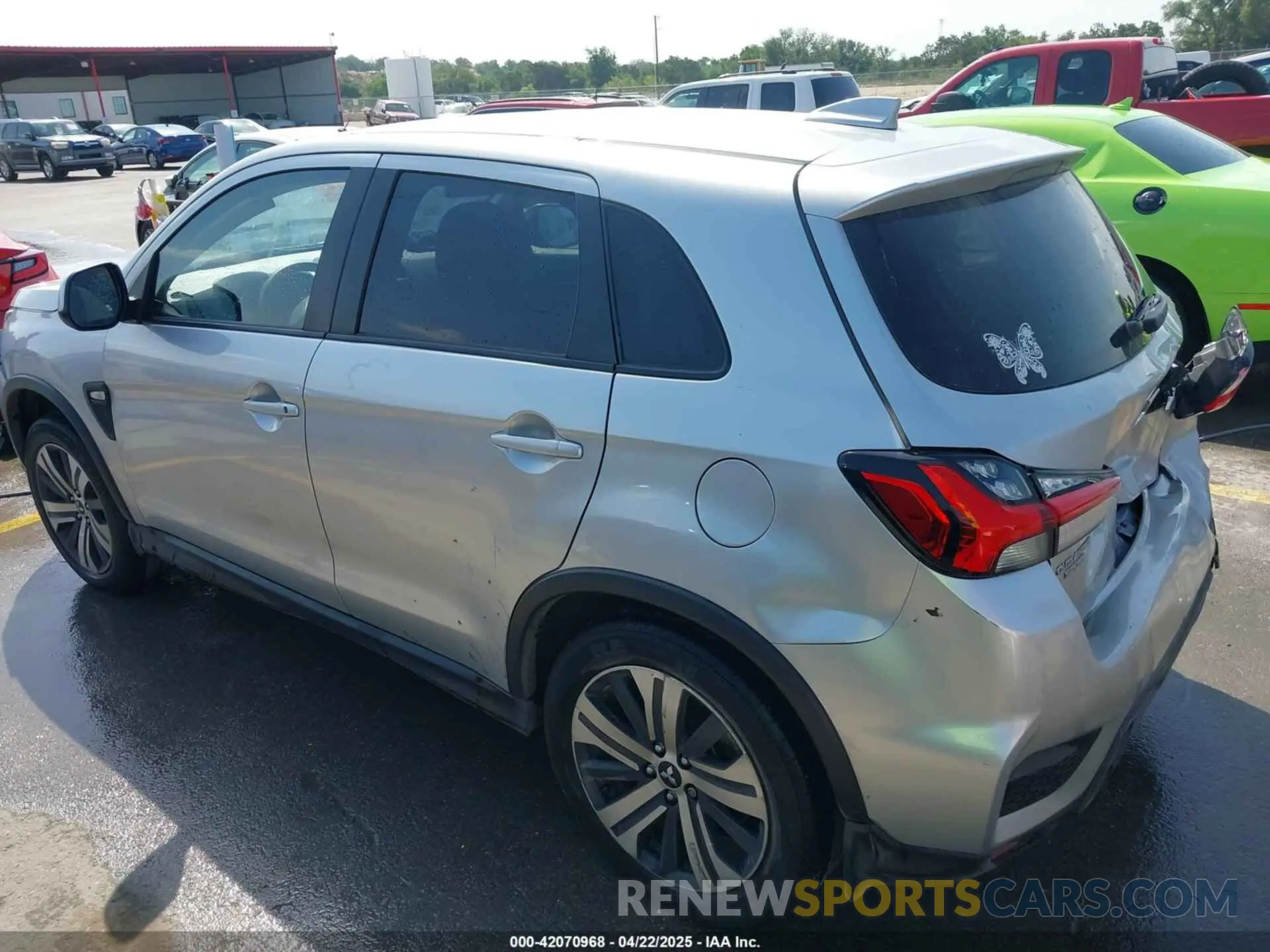 18 fotografías del automóvil dañado JA4ARUAU8PU013062 MITSUBISHI OUTLANDER SPORT 2023