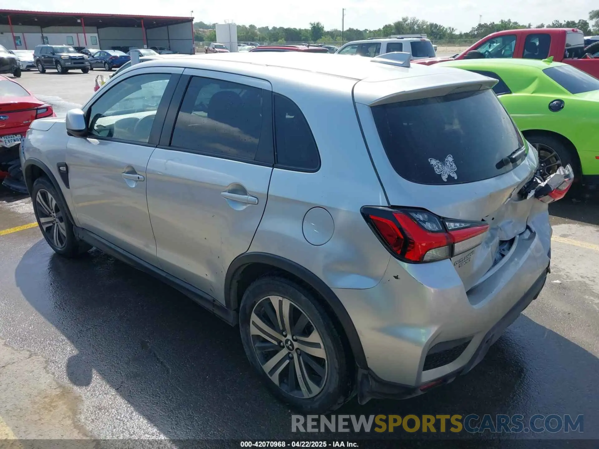 3 fotografías del automóvil dañado JA4ARUAU8PU013062 MITSUBISHI OUTLANDER SPORT 2023