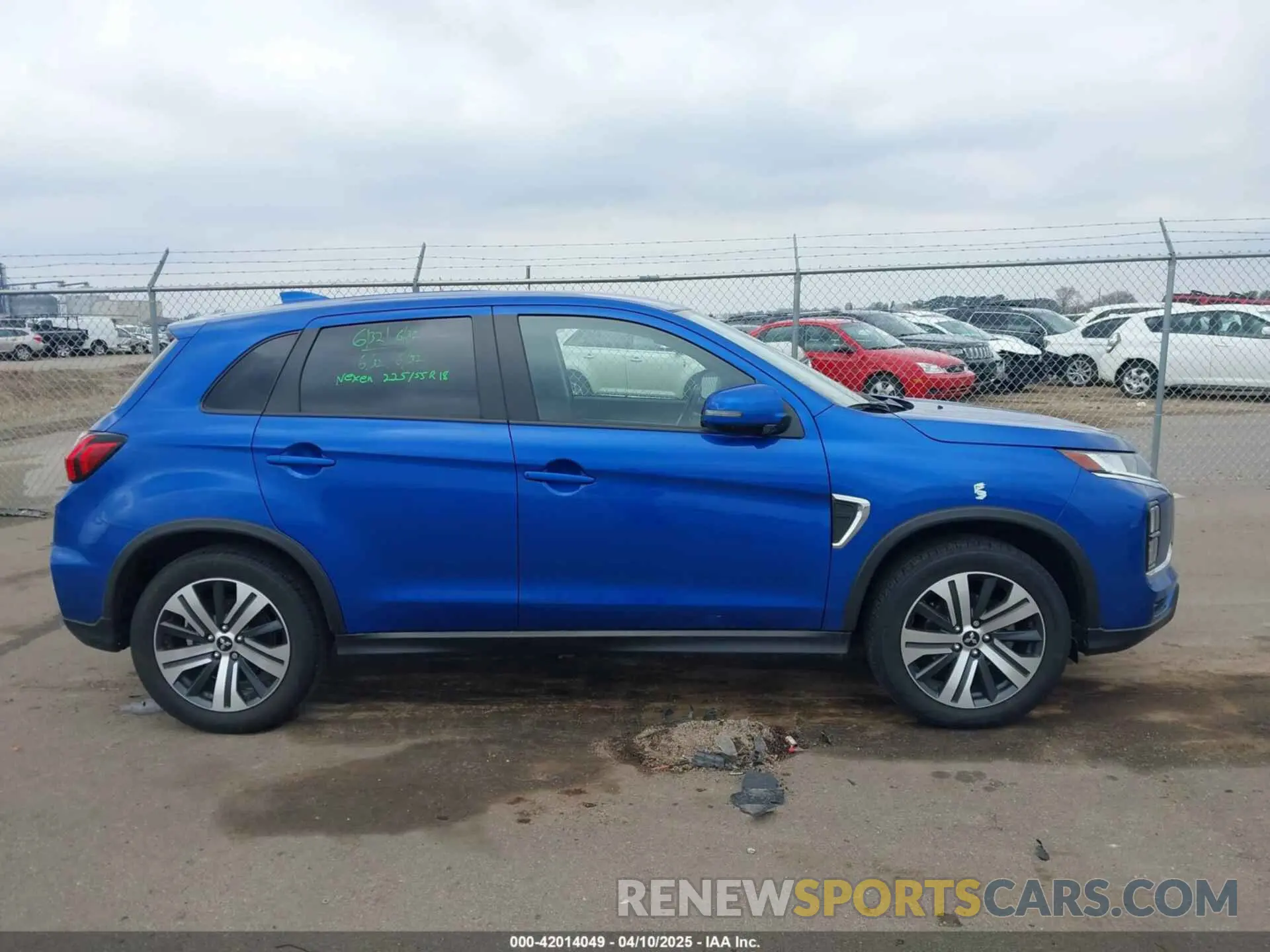 13 fotografías del automóvil dañado JA4ARUAUXPU001785 MITSUBISHI OUTLANDER SPORT 2023