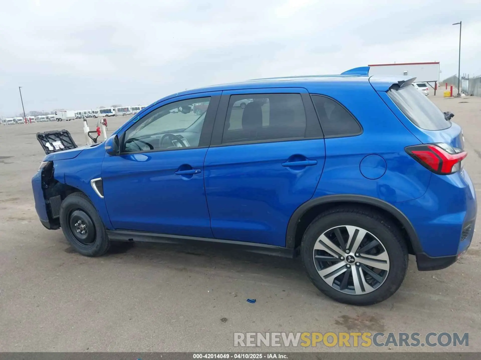 14 fotografías del automóvil dañado JA4ARUAUXPU001785 MITSUBISHI OUTLANDER SPORT 2023