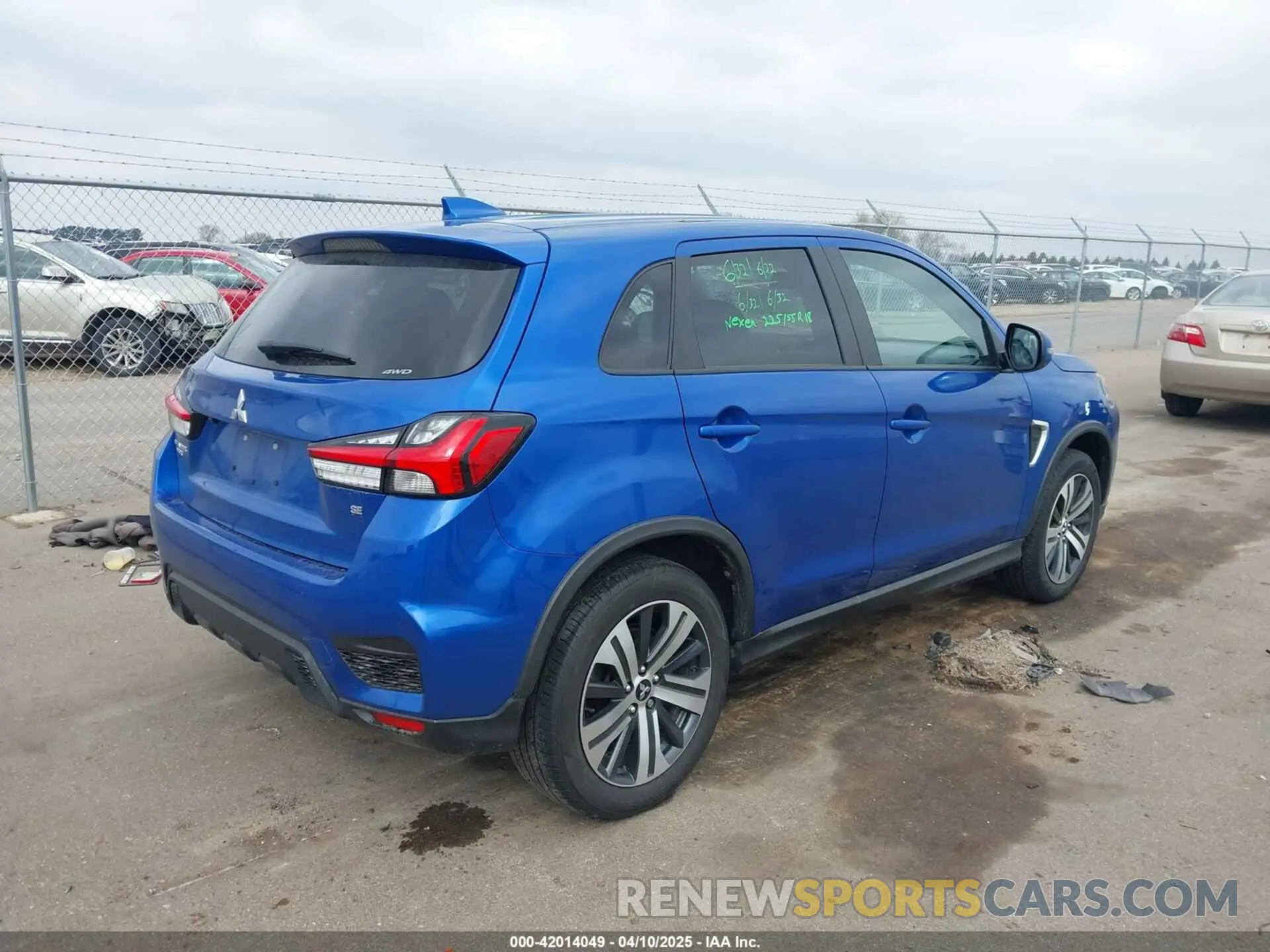 4 fotografías del automóvil dañado JA4ARUAUXPU001785 MITSUBISHI OUTLANDER SPORT 2023