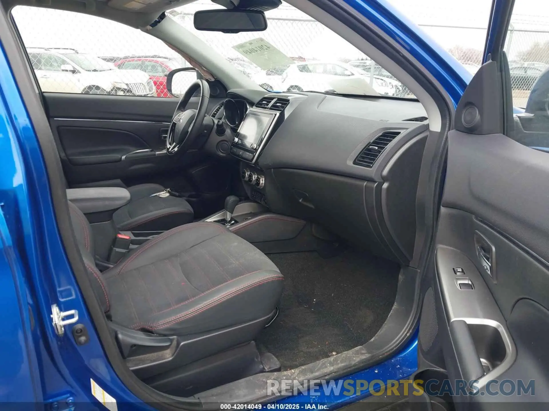 5 fotografías del automóvil dañado JA4ARUAUXPU001785 MITSUBISHI OUTLANDER SPORT 2023