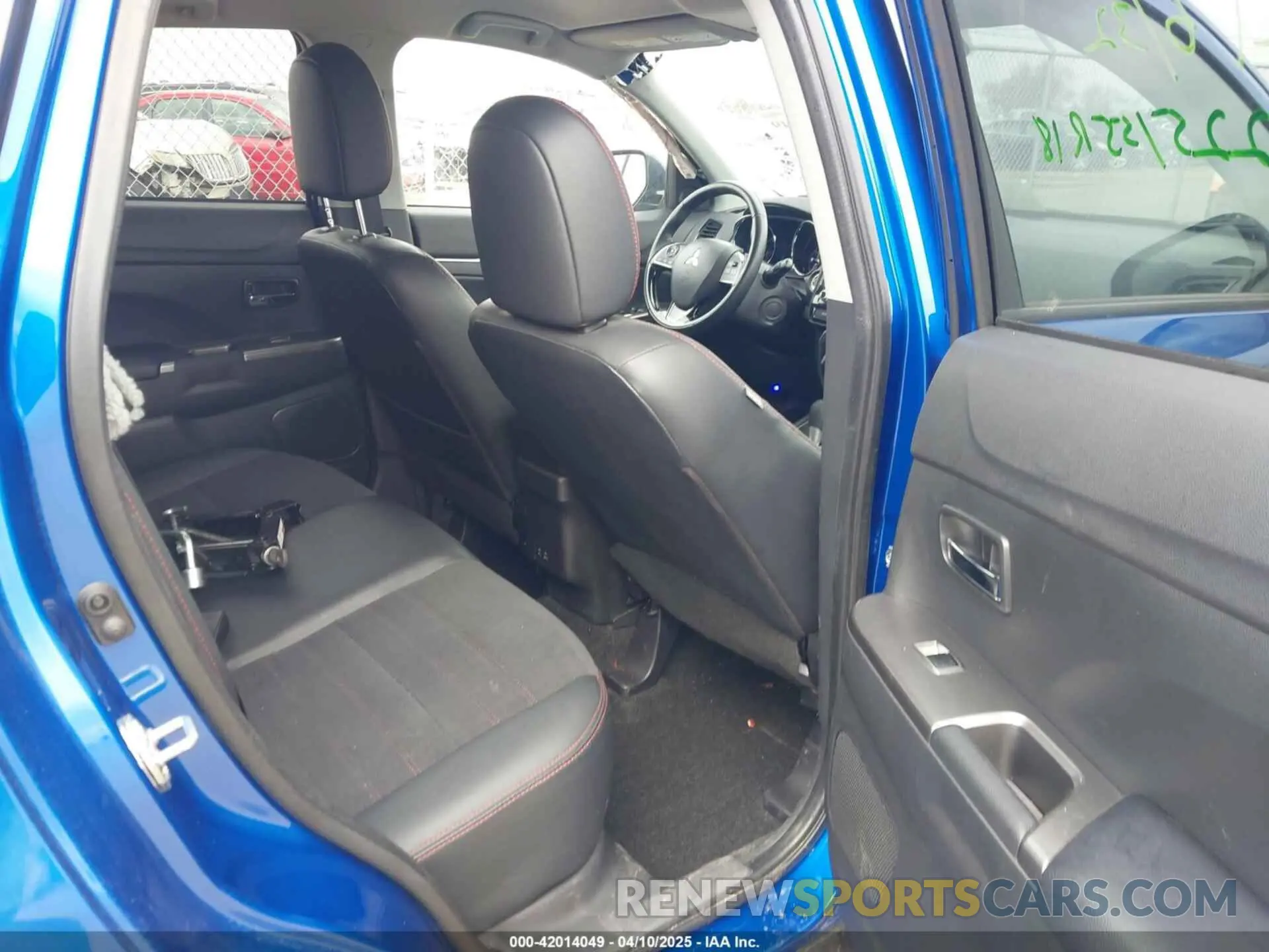 8 fotografías del automóvil dañado JA4ARUAUXPU001785 MITSUBISHI OUTLANDER SPORT 2023