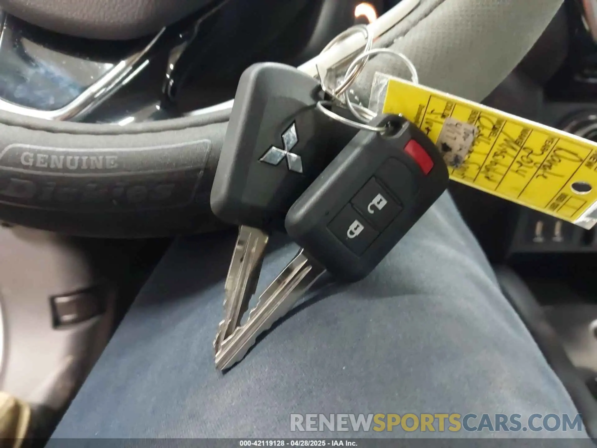 11 fotografías del automóvil dañado JA4ARUAU0RU018078 MITSUBISHI OUTLANDER SPORT 2024