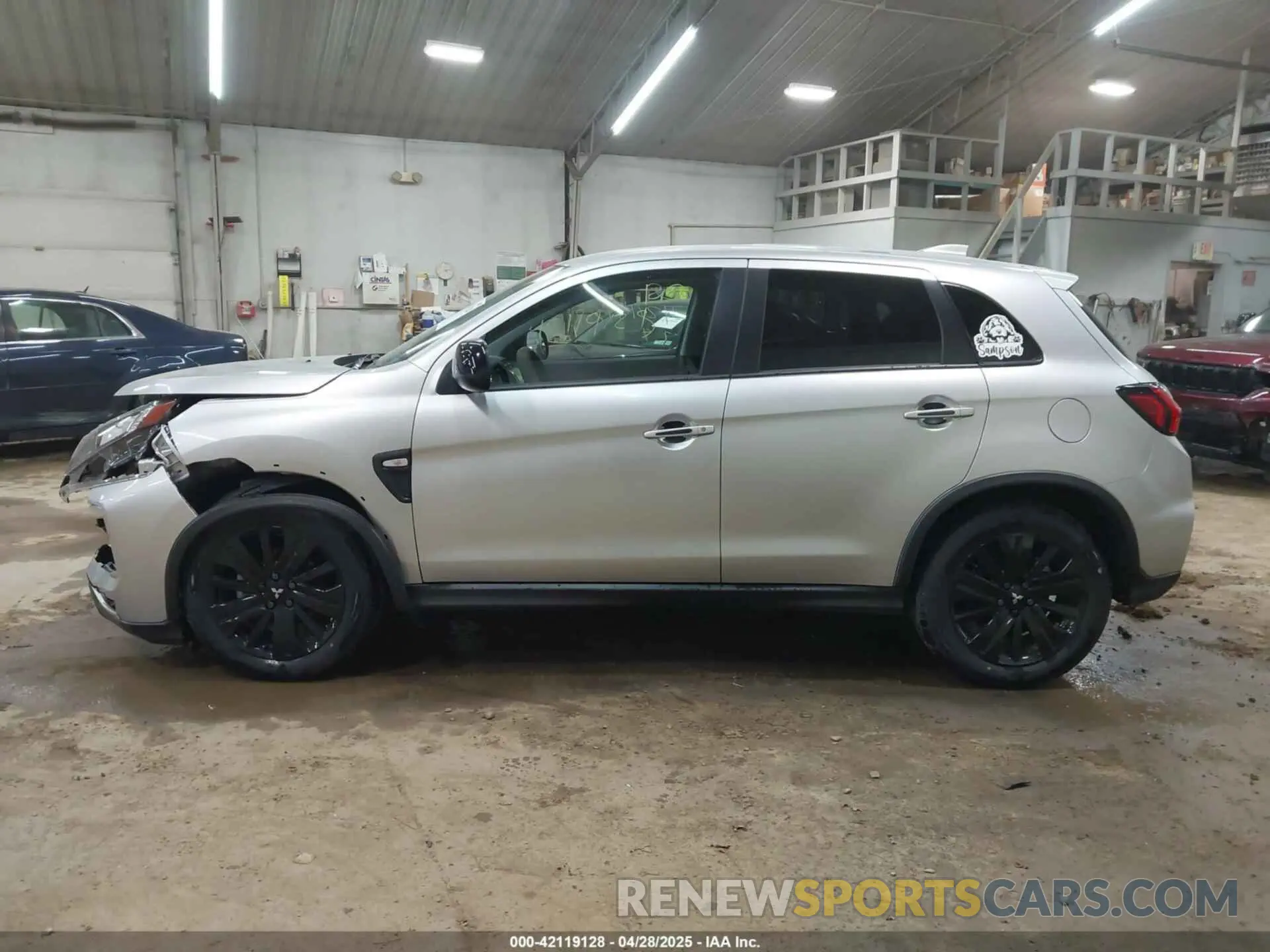 14 fotografías del automóvil dañado JA4ARUAU0RU018078 MITSUBISHI OUTLANDER SPORT 2024