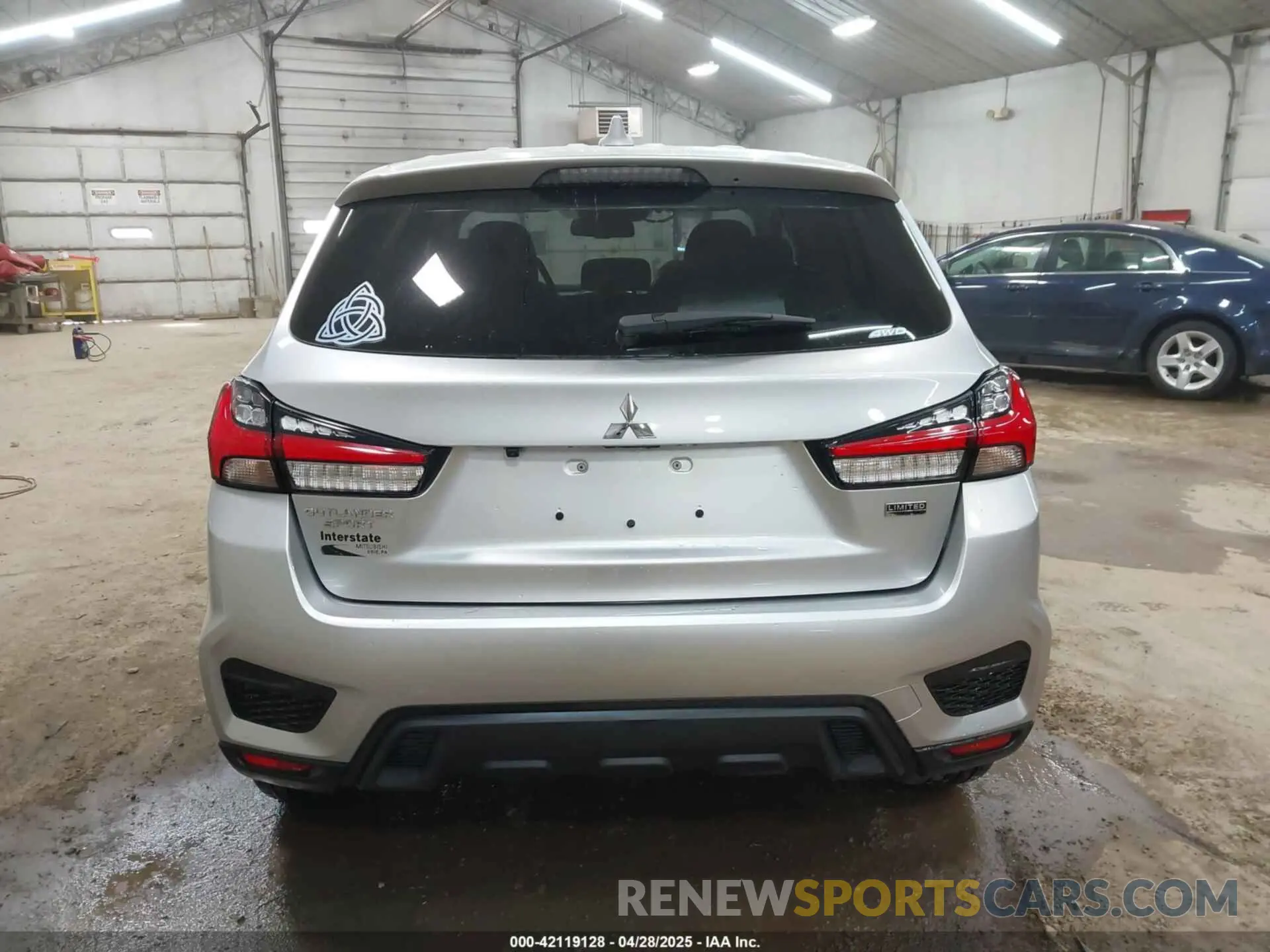 16 fotografías del automóvil dañado JA4ARUAU0RU018078 MITSUBISHI OUTLANDER SPORT 2024