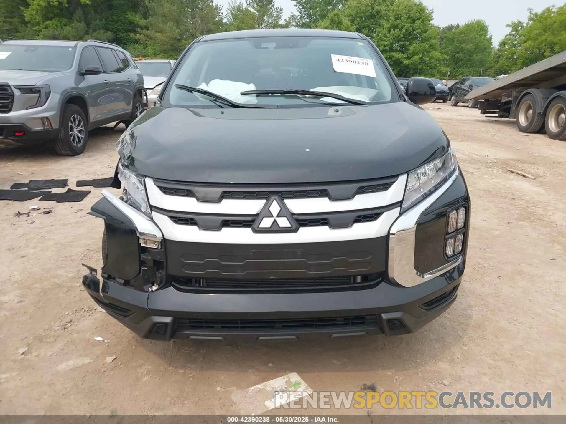 12 fotografías del automóvil dañado JA4ARUAU0RU023555 MITSUBISHI OUTLANDER SPORT 2024