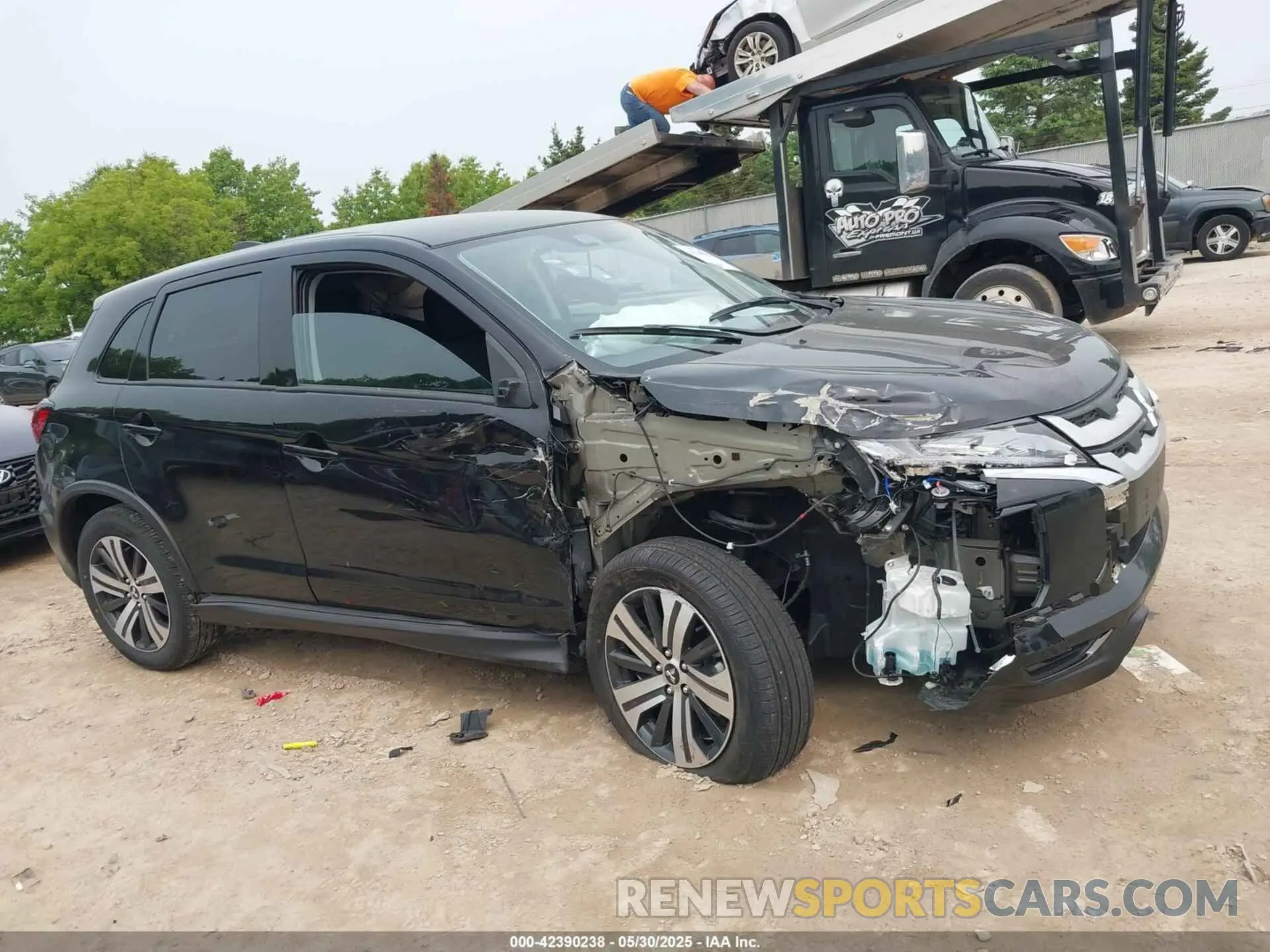 13 fotografías del automóvil dañado JA4ARUAU0RU023555 MITSUBISHI OUTLANDER SPORT 2024