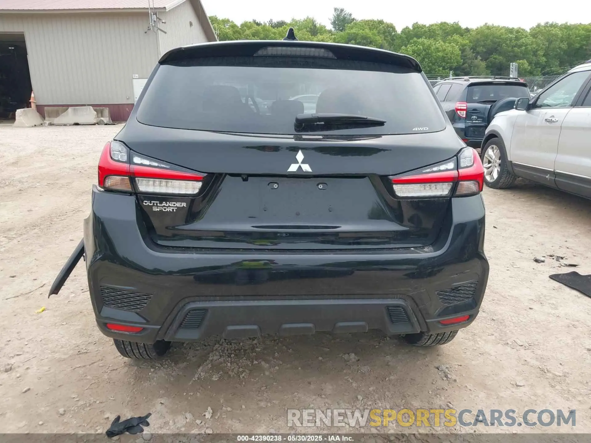 16 fotografías del automóvil dañado JA4ARUAU0RU023555 MITSUBISHI OUTLANDER SPORT 2024