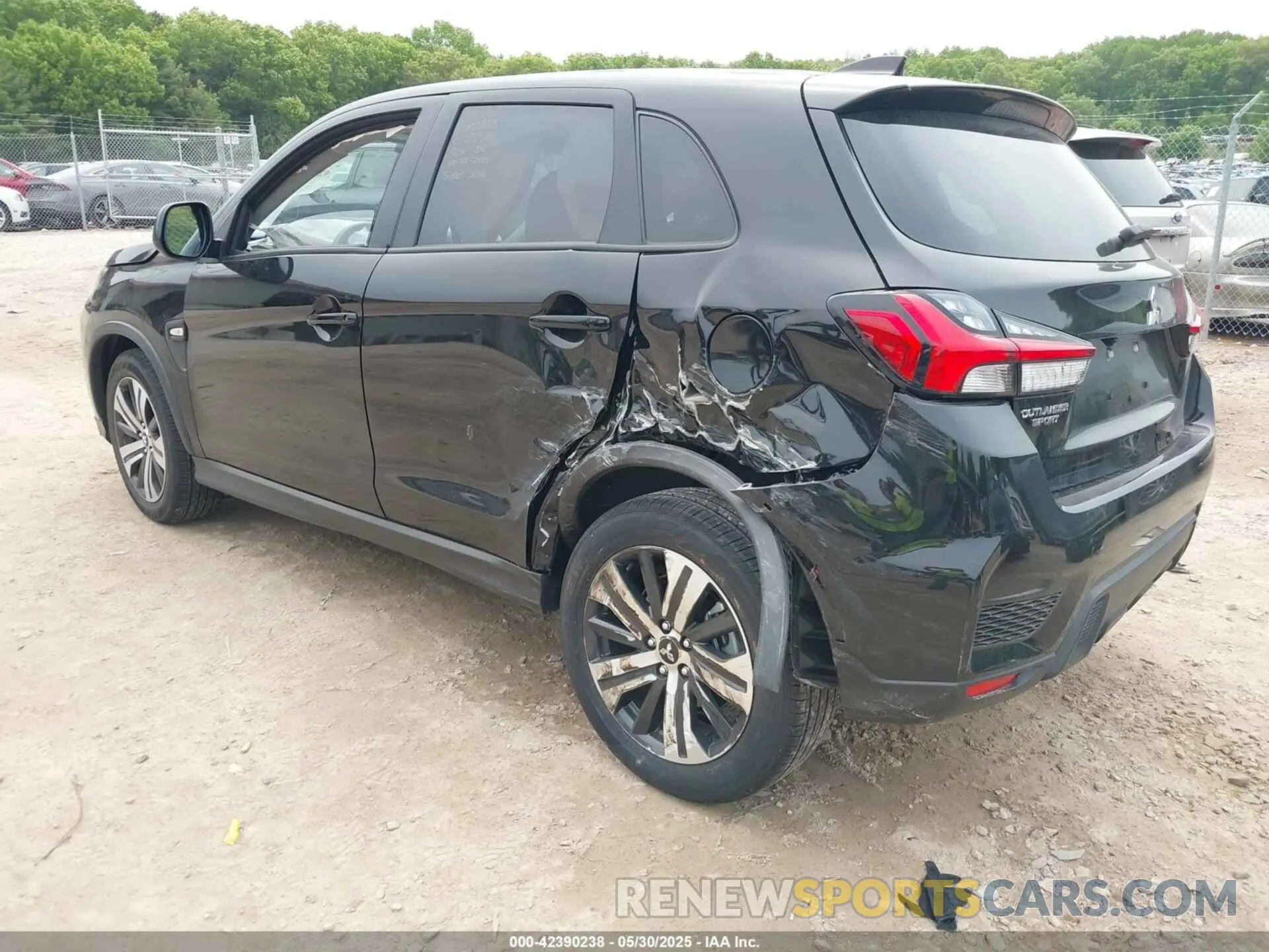 3 fotografías del automóvil dañado JA4ARUAU0RU023555 MITSUBISHI OUTLANDER SPORT 2024