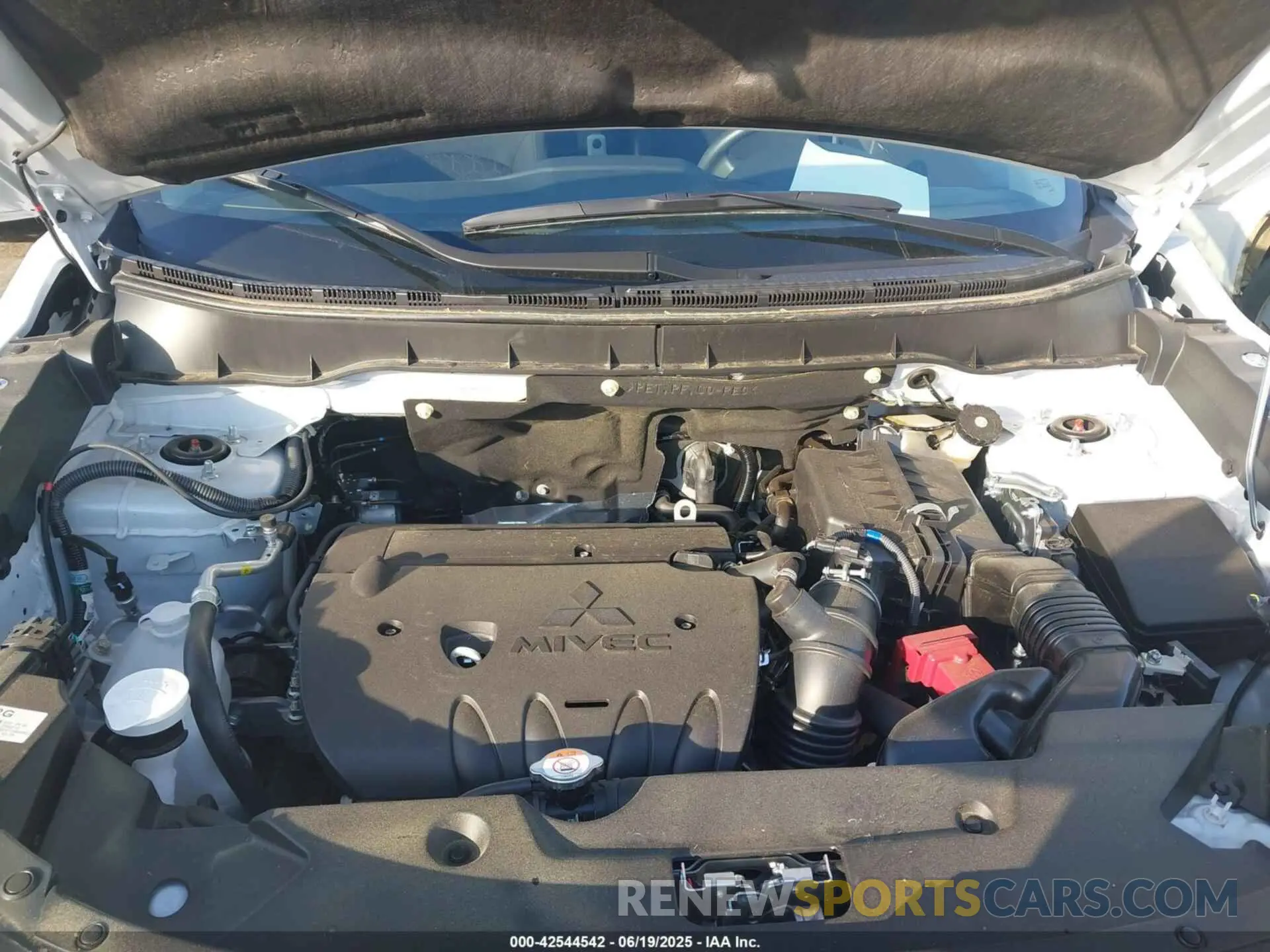 10 fotografías del automóvil dañado JA4ARUAU0RU025872 MITSUBISHI OUTLANDER SPORT 2024
