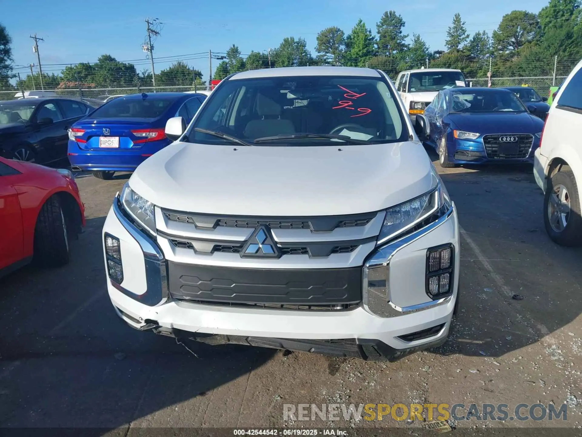 12 fotografías del automóvil dañado JA4ARUAU0RU025872 MITSUBISHI OUTLANDER SPORT 2024
