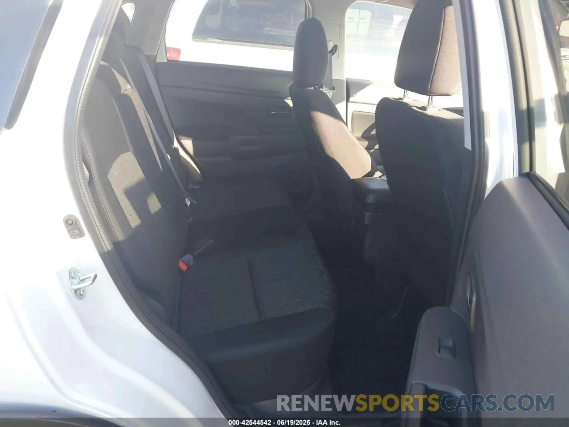 8 fotografías del automóvil dañado JA4ARUAU0RU025872 MITSUBISHI OUTLANDER SPORT 2024
