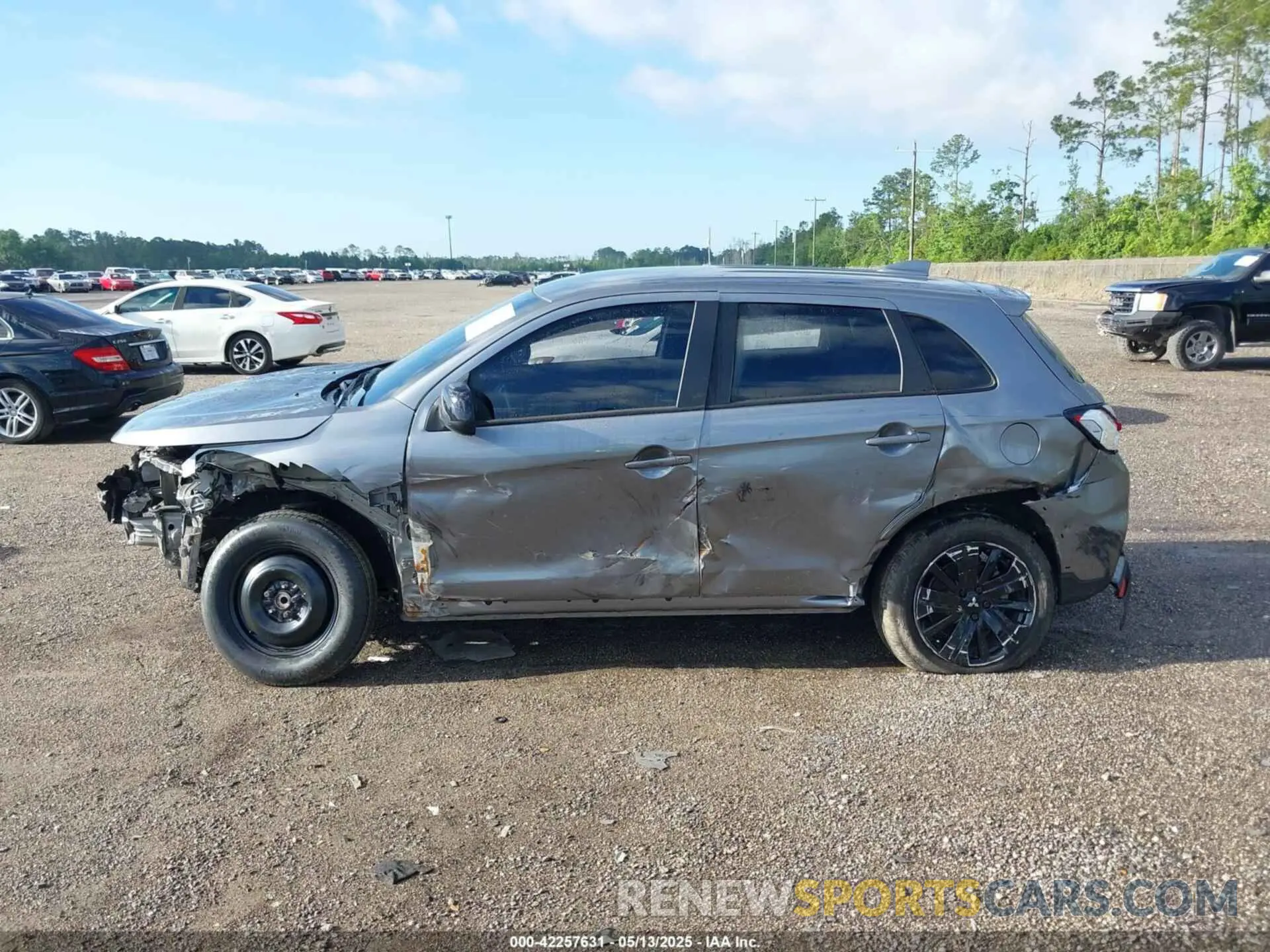 14 fotografías del automóvil dañado JA4ARUAU1RU020180 MITSUBISHI OUTLANDER SPORT 2024