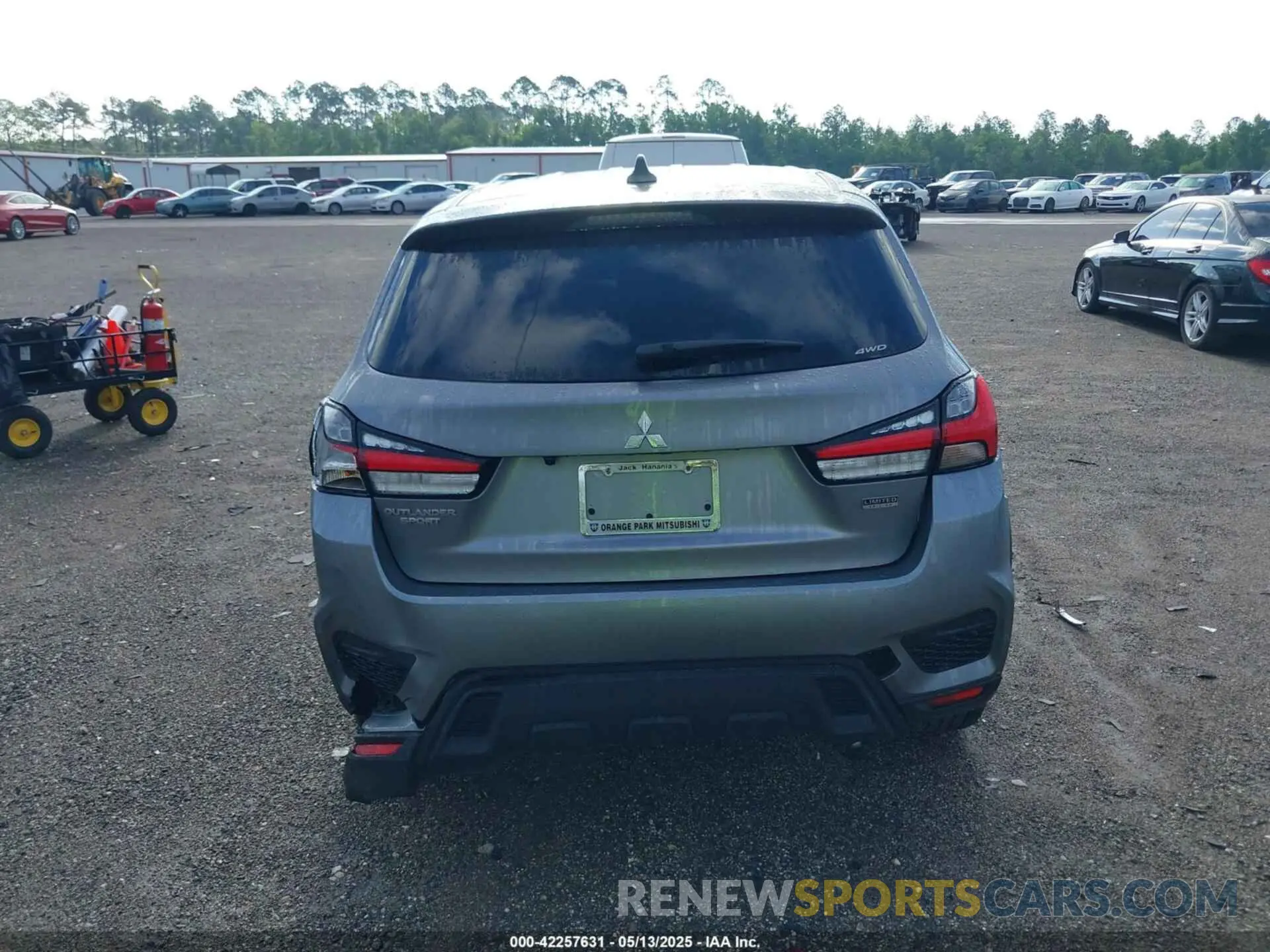 16 fotografías del automóvil dañado JA4ARUAU1RU020180 MITSUBISHI OUTLANDER SPORT 2024