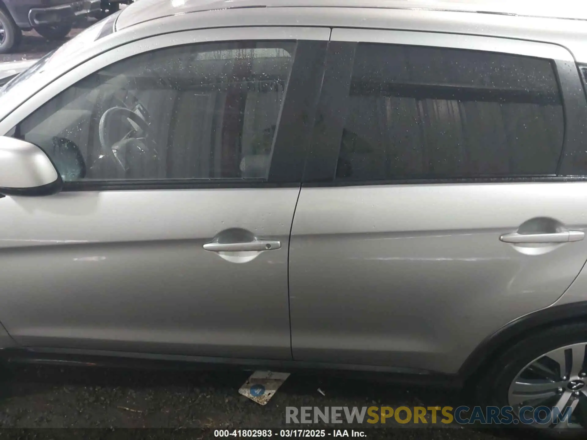 15 fotografías del automóvil dañado JA4ARUAU2RU013738 MITSUBISHI OUTLANDER SPORT 2024