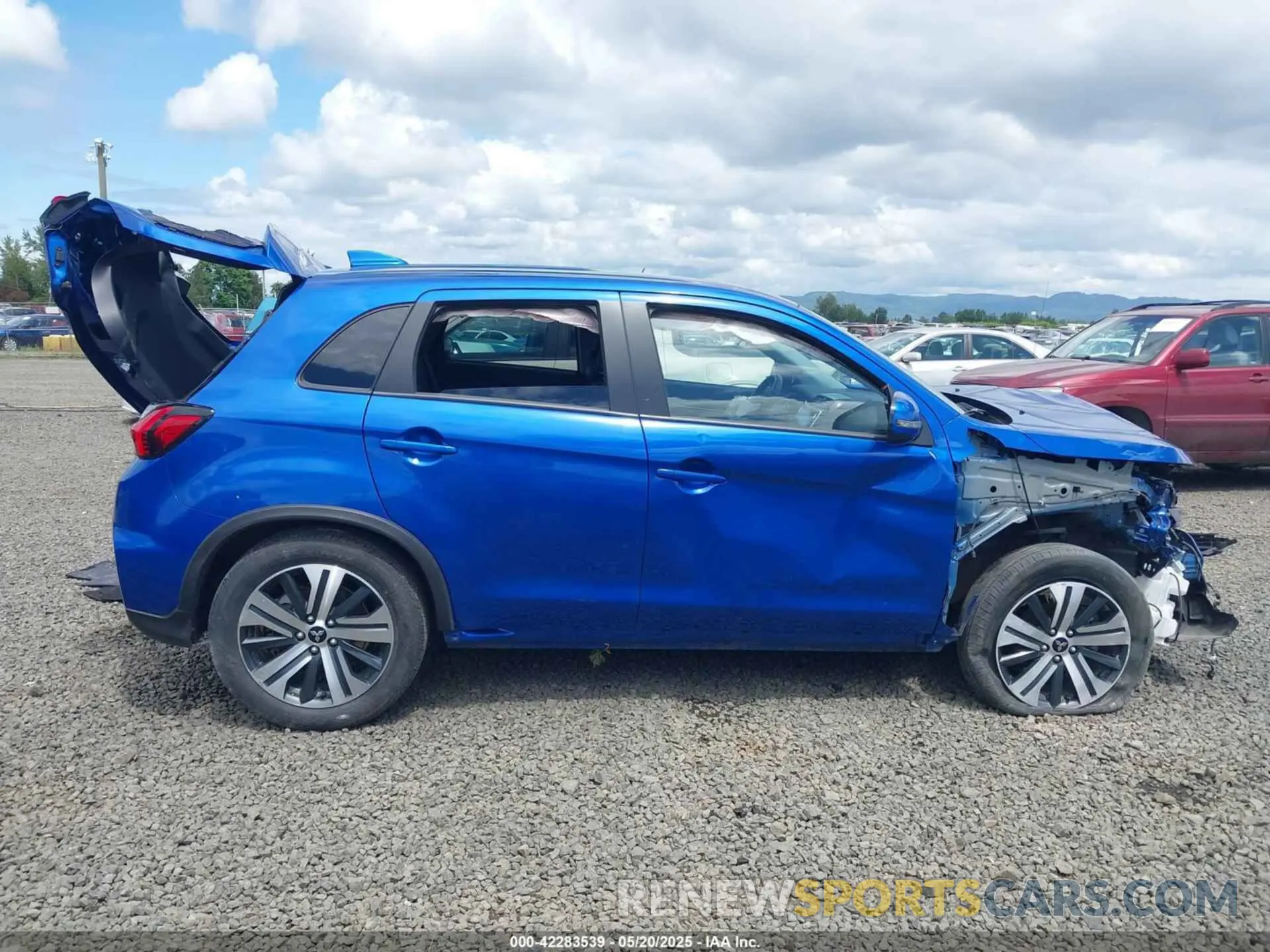 13 fotografías del automóvil dañado JA4ARUAU2RU017787 MITSUBISHI OUTLANDER SPORT 2024