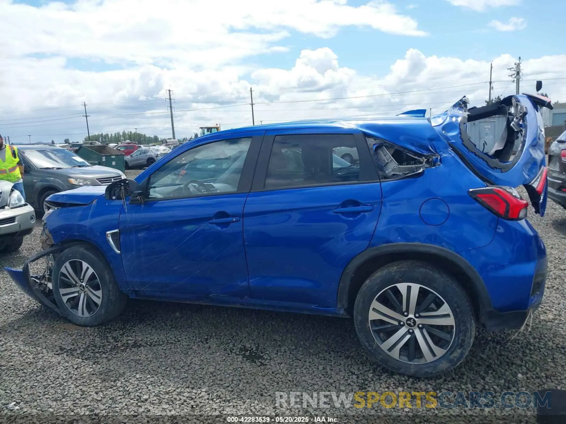 14 fotografías del automóvil dañado JA4ARUAU2RU017787 MITSUBISHI OUTLANDER SPORT 2024