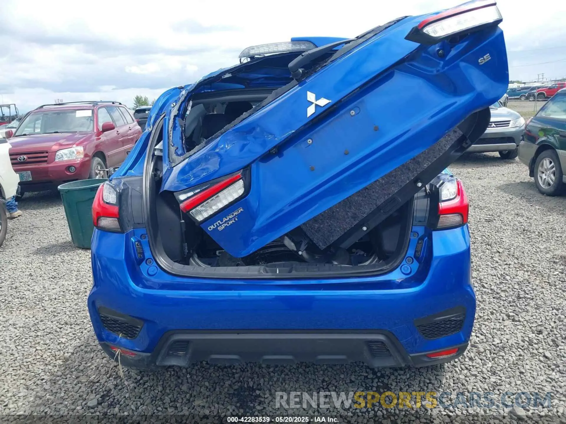 16 fotografías del automóvil dañado JA4ARUAU2RU017787 MITSUBISHI OUTLANDER SPORT 2024
