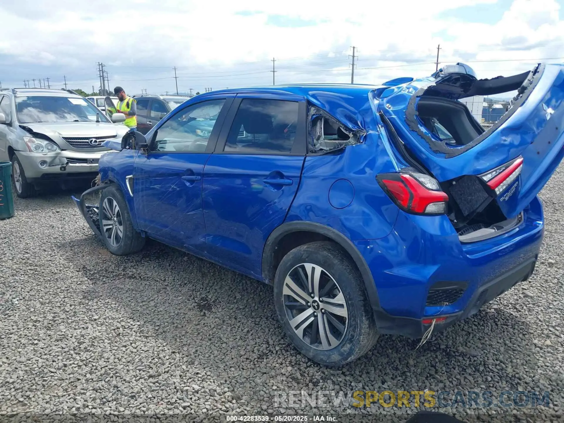3 fotografías del automóvil dañado JA4ARUAU2RU017787 MITSUBISHI OUTLANDER SPORT 2024