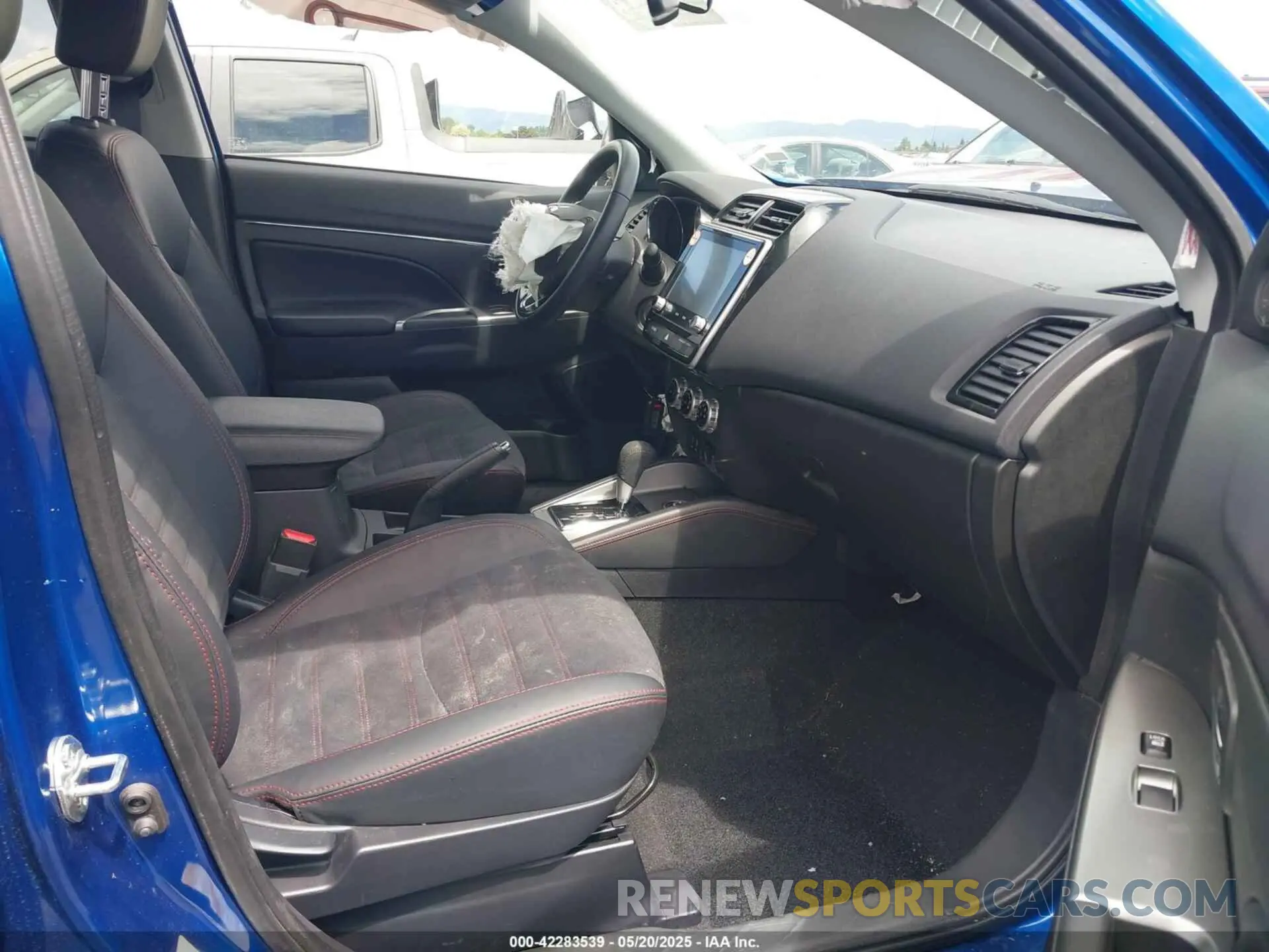 5 fotografías del automóvil dañado JA4ARUAU2RU017787 MITSUBISHI OUTLANDER SPORT 2024
