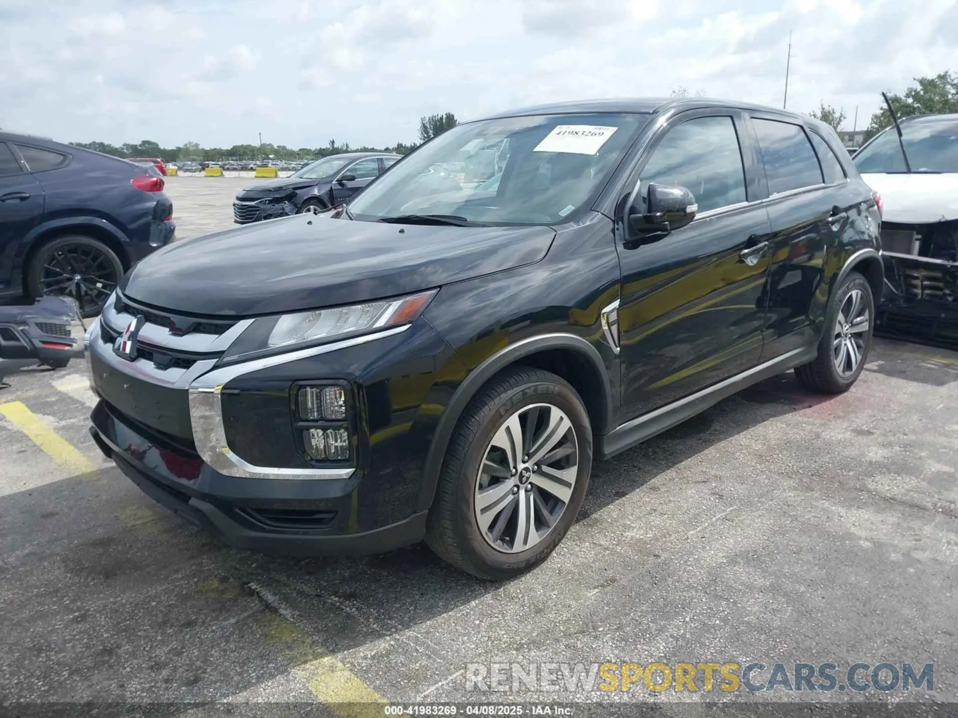 2 fotografías del automóvil dañado JA4ARUAU3RU014400 MITSUBISHI OUTLANDER SPORT 2024