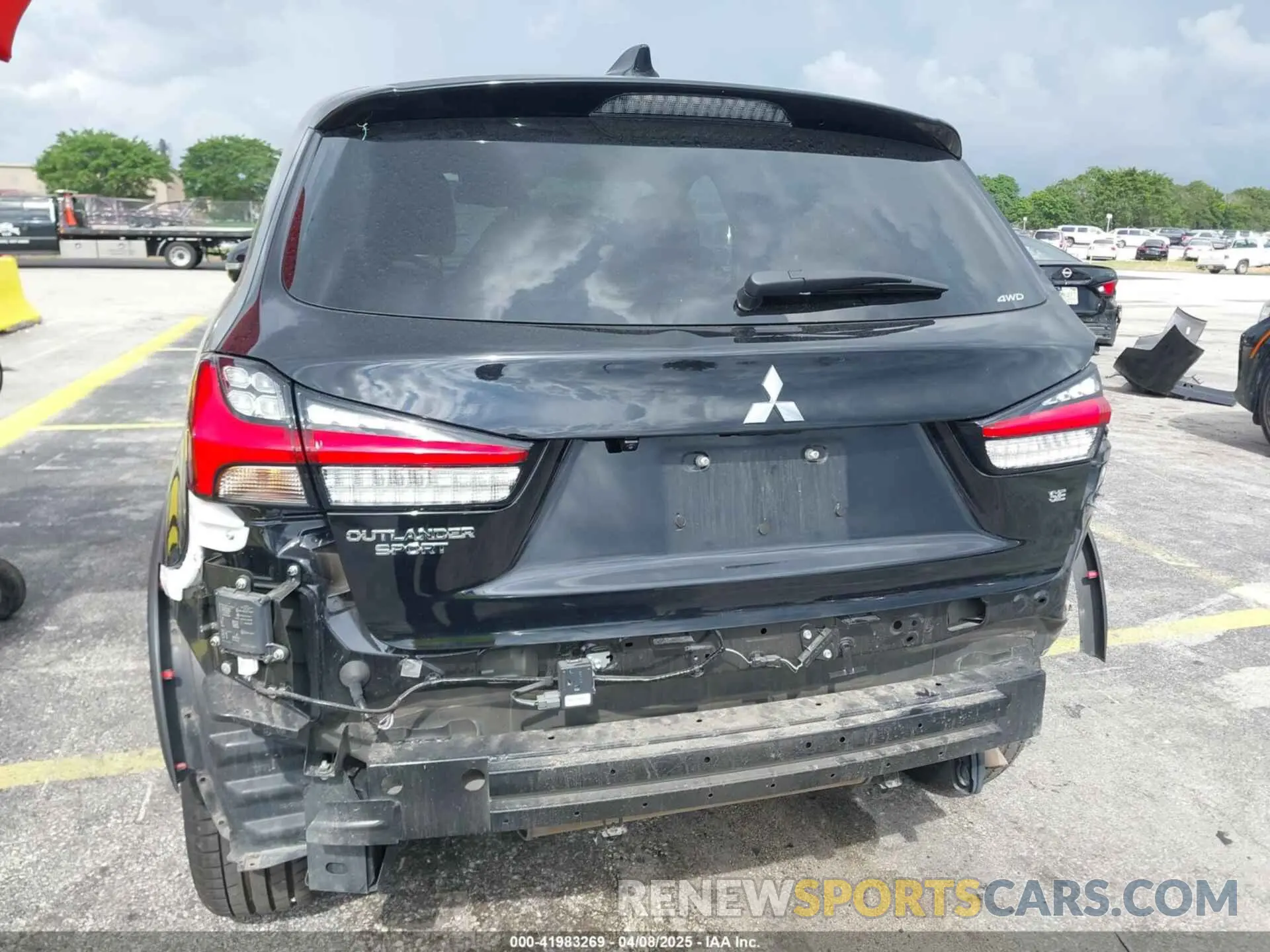 6 fotografías del automóvil dañado JA4ARUAU3RU014400 MITSUBISHI OUTLANDER SPORT 2024