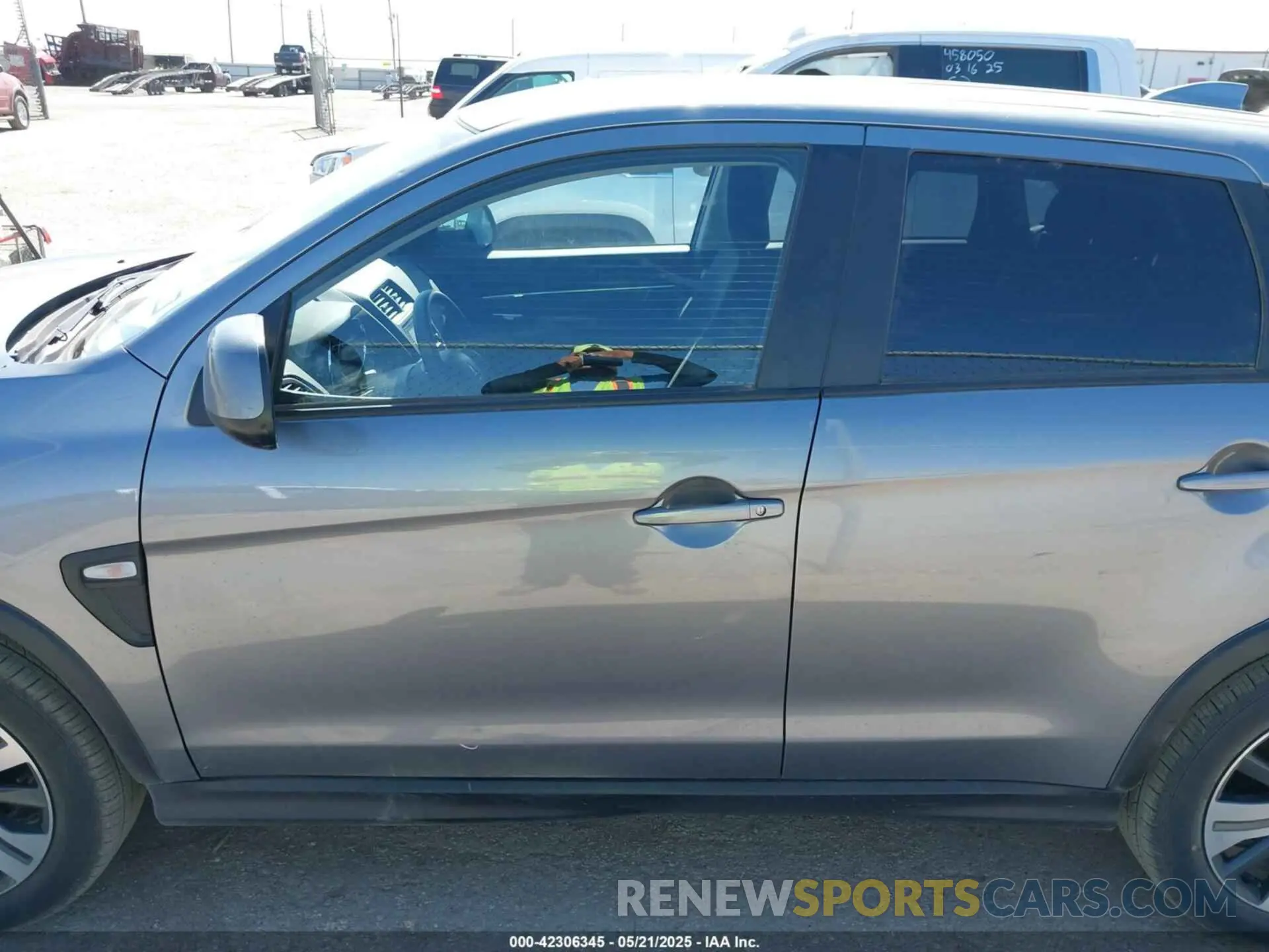 14 fotografías del automóvil dañado JA4ARUAU3RU025509 MITSUBISHI OUTLANDER SPORT 2024