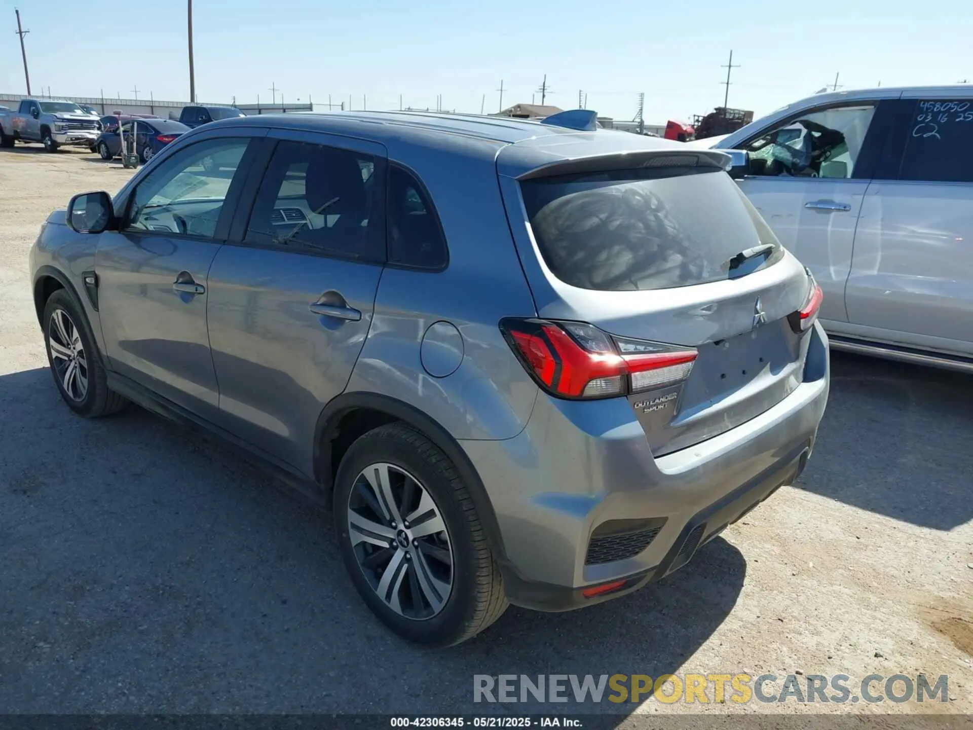 3 fotografías del automóvil dañado JA4ARUAU3RU025509 MITSUBISHI OUTLANDER SPORT 2024
