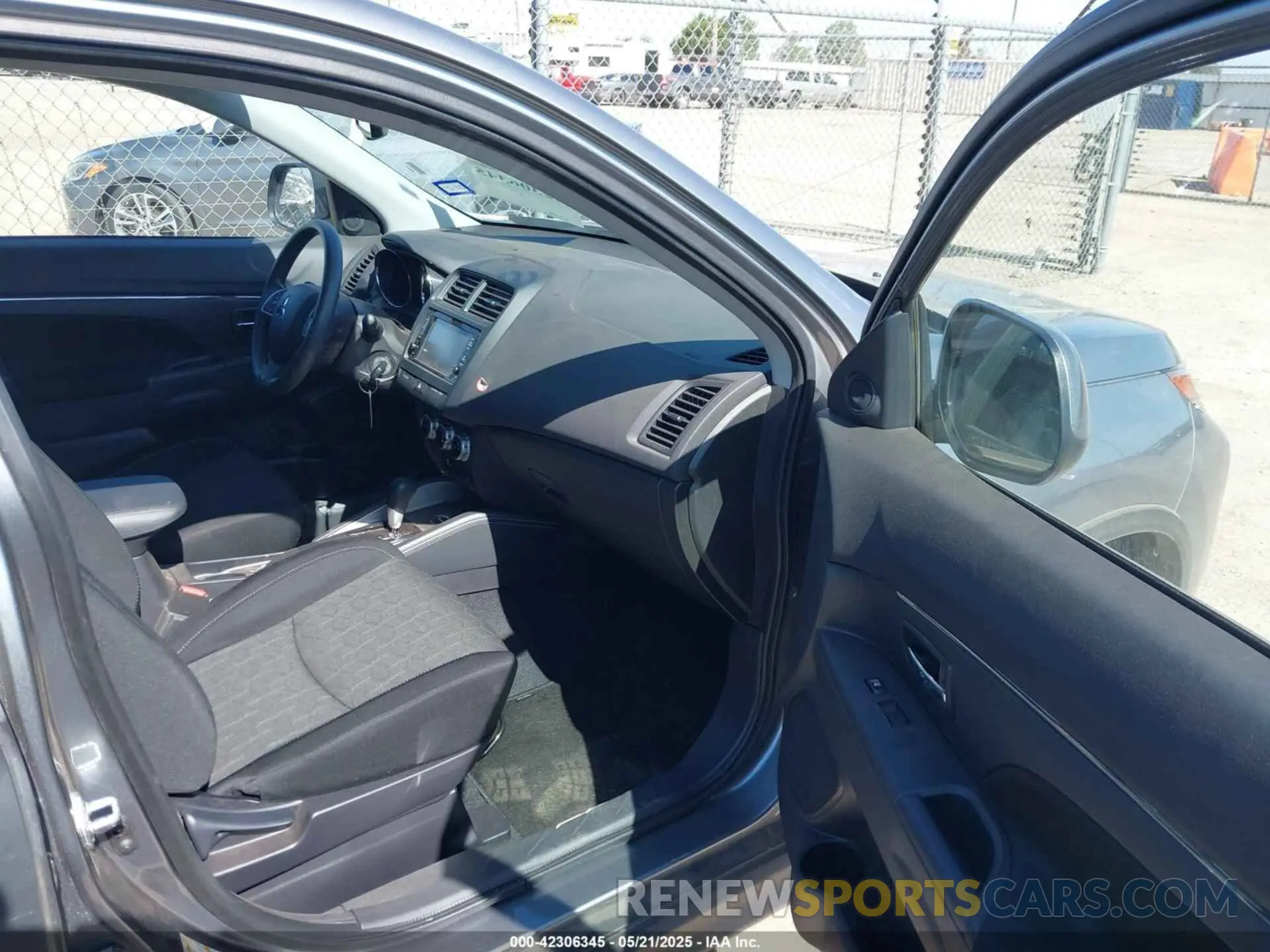 5 fotografías del automóvil dañado JA4ARUAU3RU025509 MITSUBISHI OUTLANDER SPORT 2024