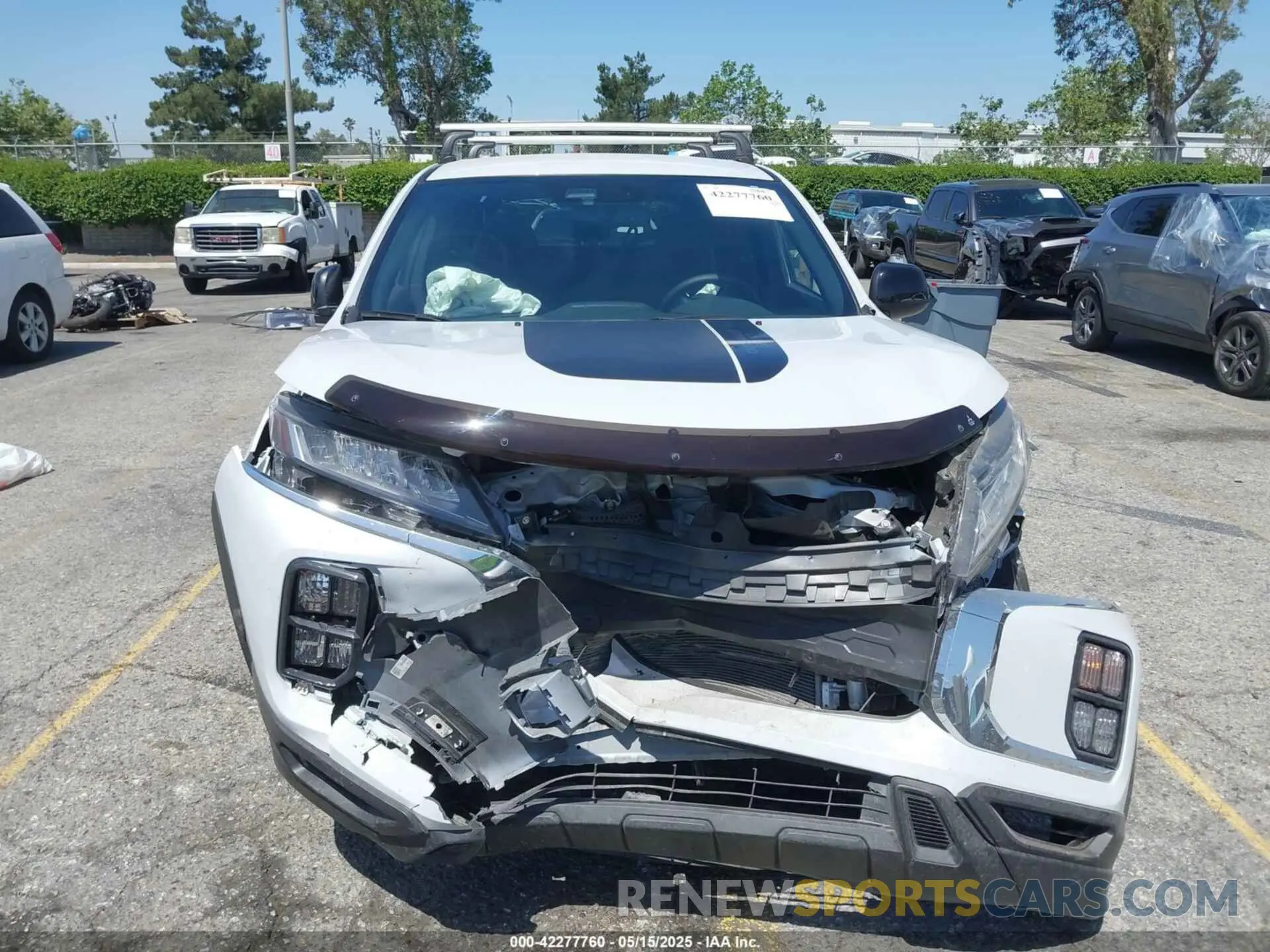 12 fotografías del automóvil dañado JA4ARUAU4RU005267 MITSUBISHI OUTLANDER SPORT 2024