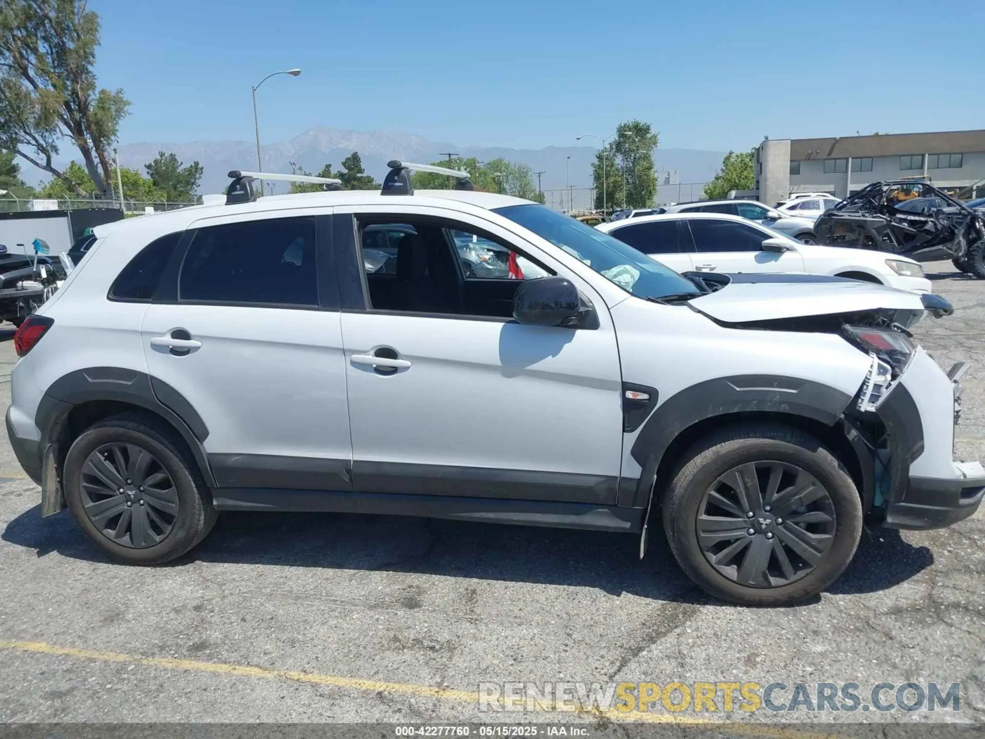 13 fotografías del automóvil dañado JA4ARUAU4RU005267 MITSUBISHI OUTLANDER SPORT 2024