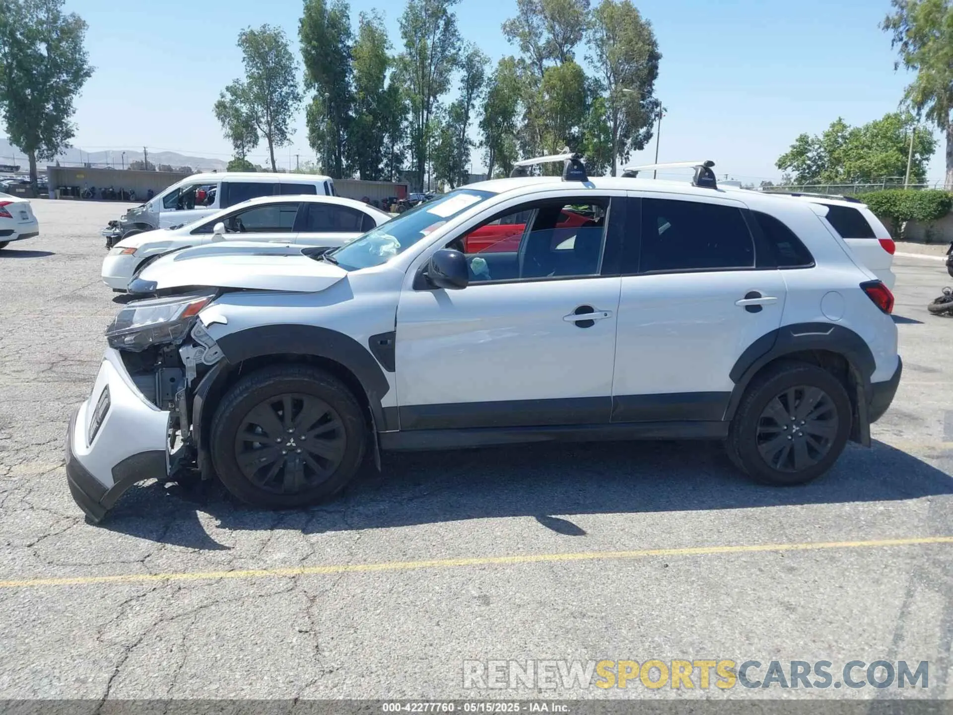 14 fotografías del automóvil dañado JA4ARUAU4RU005267 MITSUBISHI OUTLANDER SPORT 2024