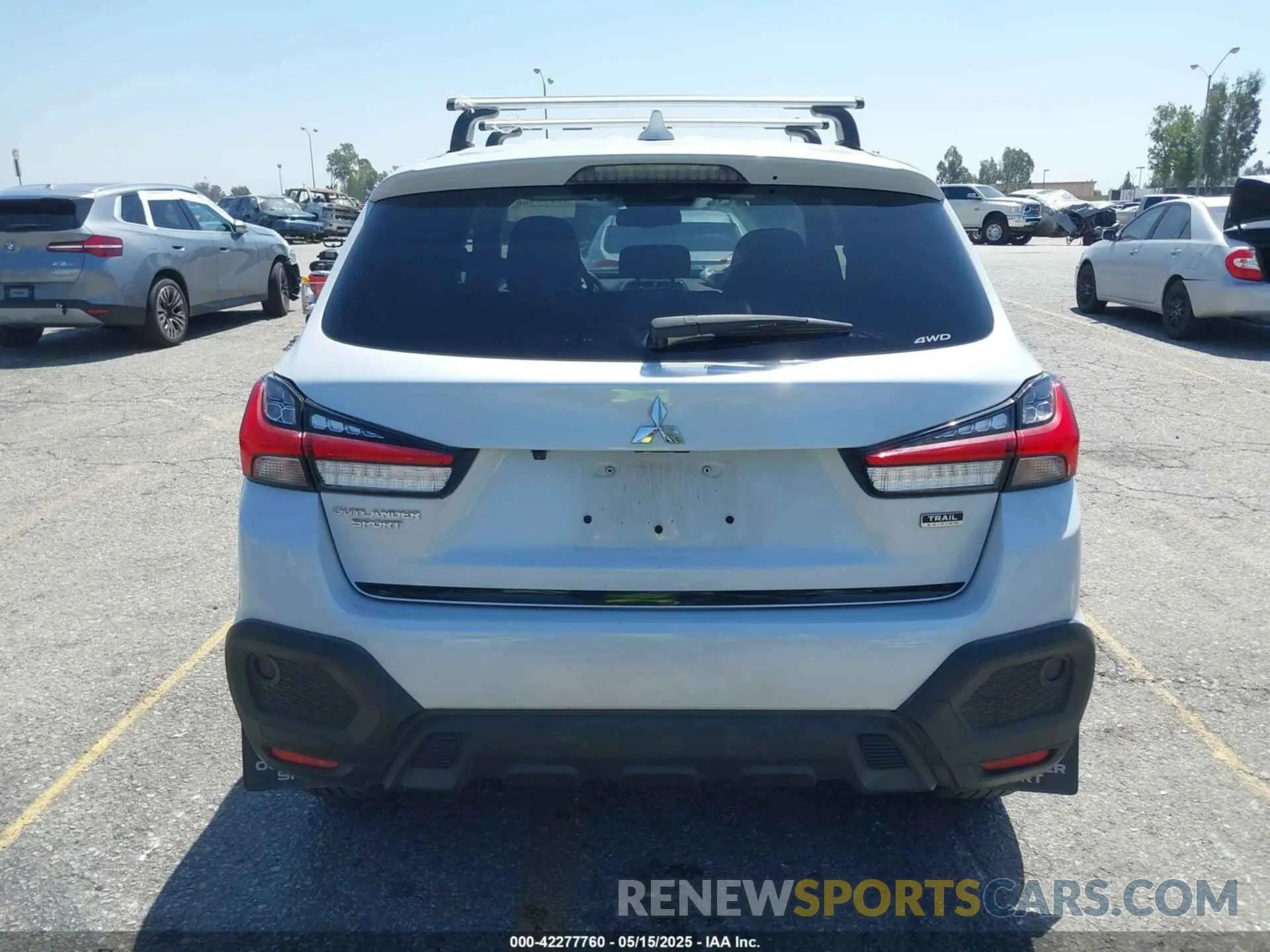 16 fotografías del automóvil dañado JA4ARUAU4RU005267 MITSUBISHI OUTLANDER SPORT 2024