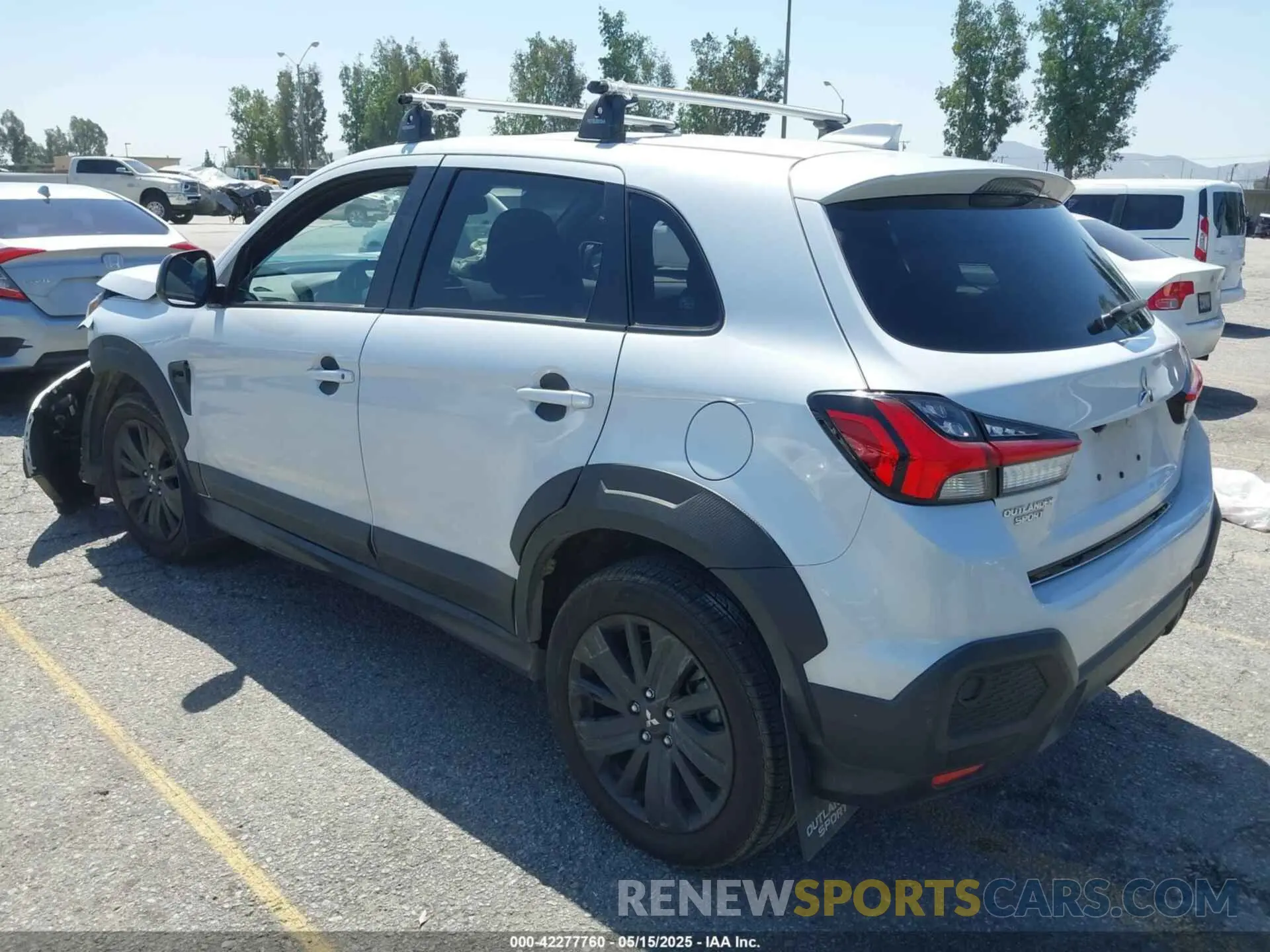 3 fotografías del automóvil dañado JA4ARUAU4RU005267 MITSUBISHI OUTLANDER SPORT 2024