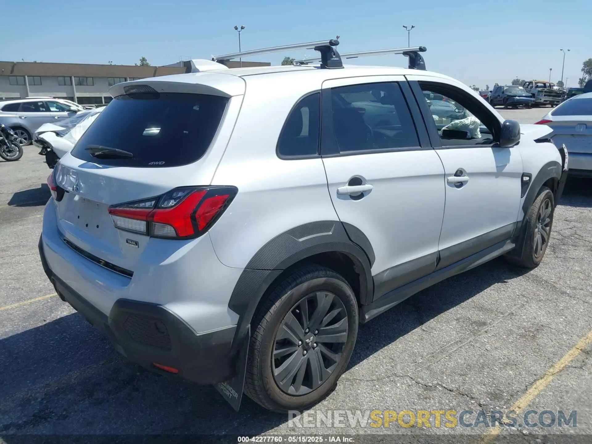 4 fotografías del automóvil dañado JA4ARUAU4RU005267 MITSUBISHI OUTLANDER SPORT 2024