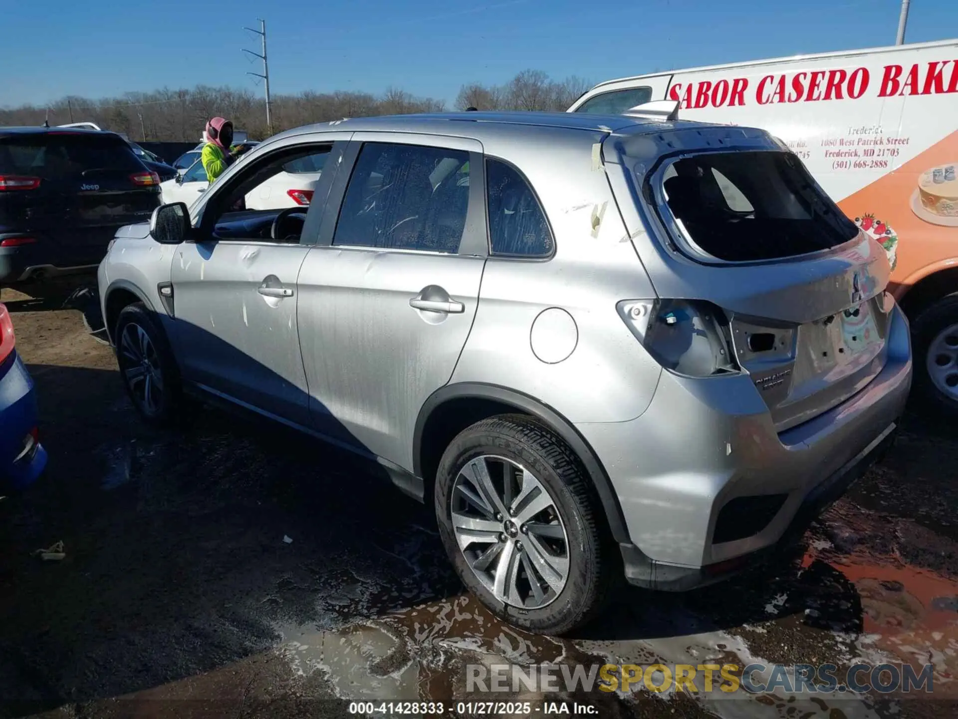 3 fotografías del automóvil dañado JA4ARUAU4RU007455 MITSUBISHI OUTLANDER SPORT 2024