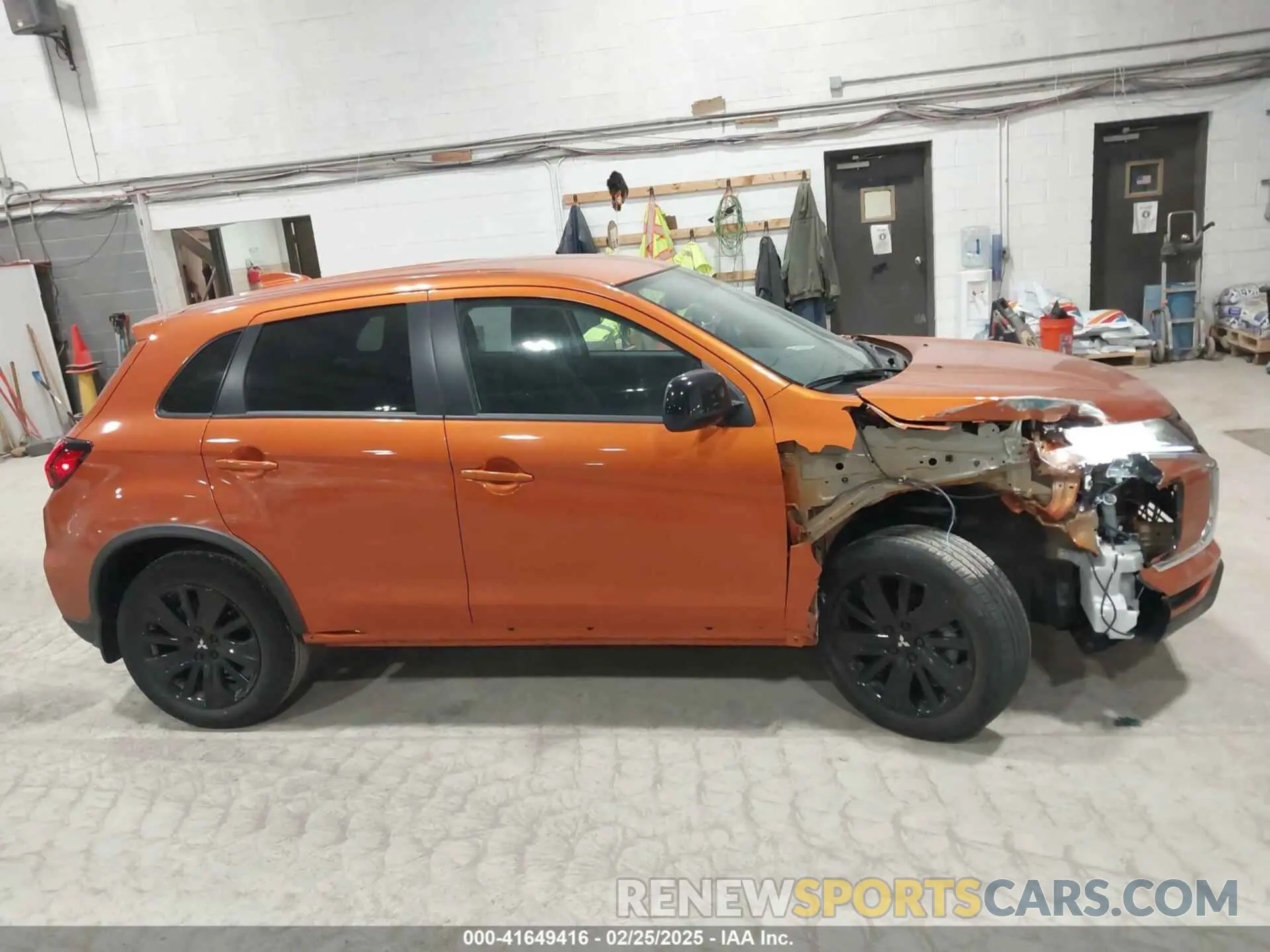 14 fotografías del automóvil dañado JA4ARUAU4RU012462 MITSUBISHI OUTLANDER SPORT 2024