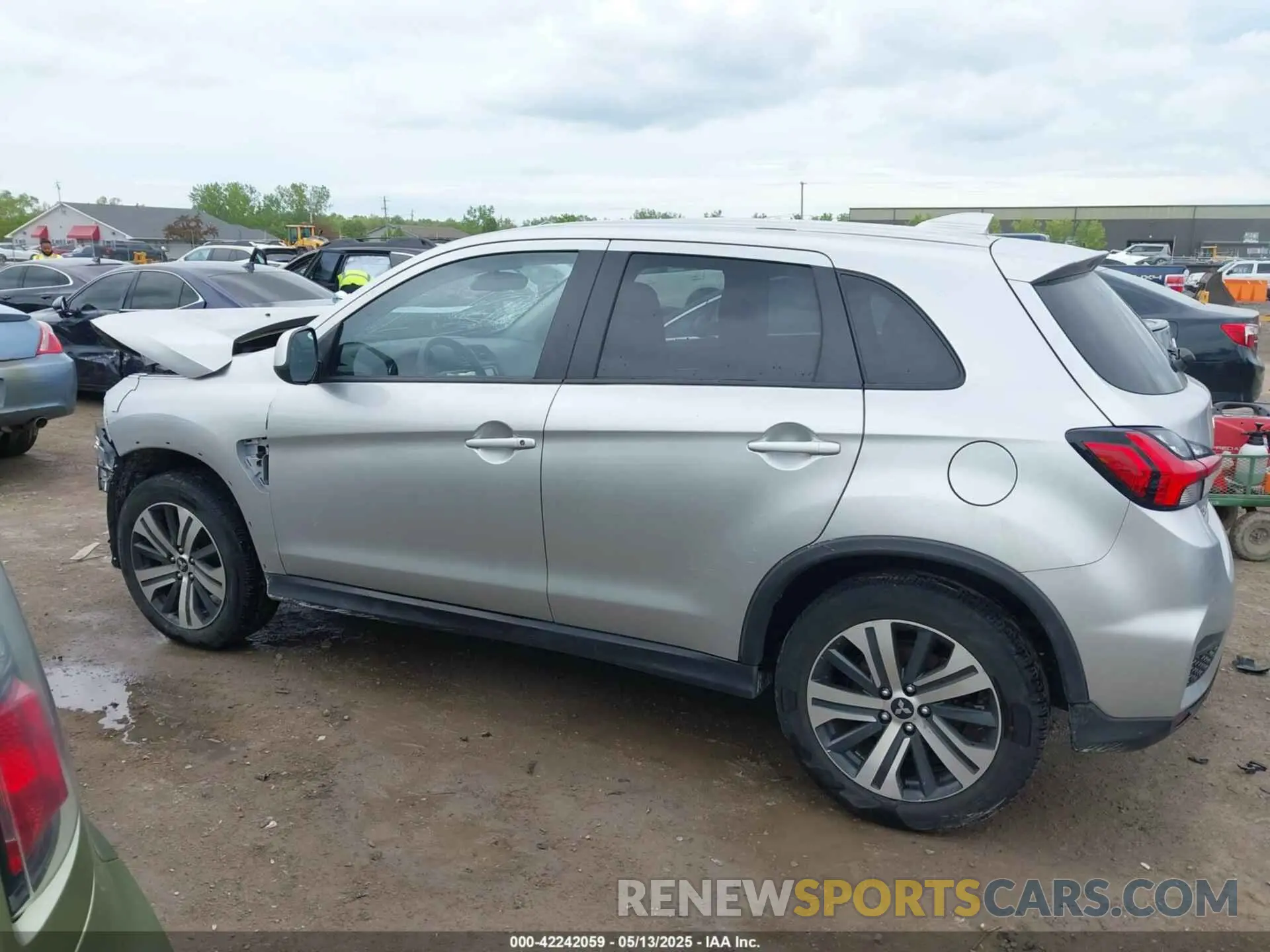 14 fotografías del automóvil dañado JA4ARUAU5RU005939 MITSUBISHI OUTLANDER SPORT 2024