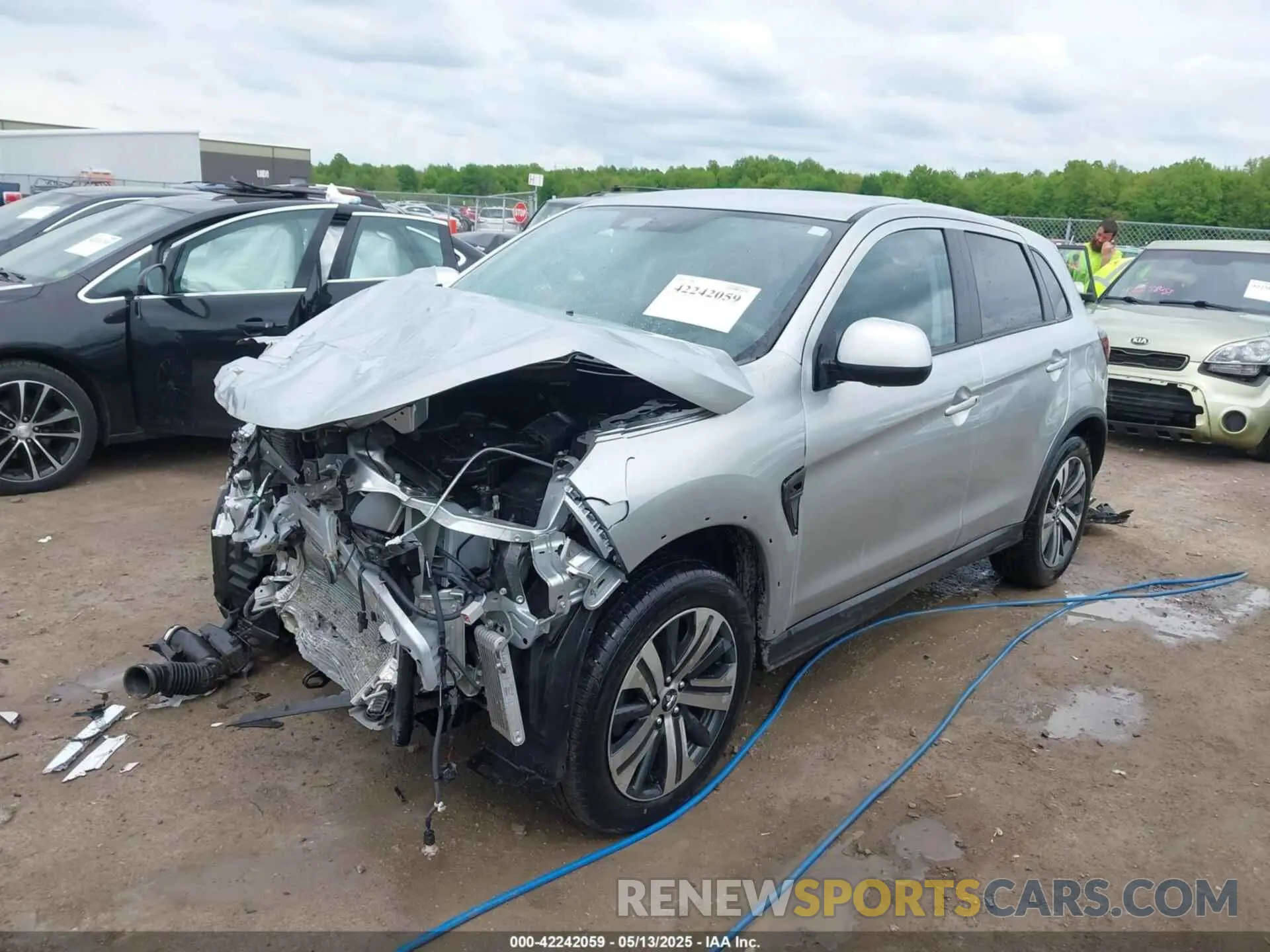 2 fotografías del automóvil dañado JA4ARUAU5RU005939 MITSUBISHI OUTLANDER SPORT 2024