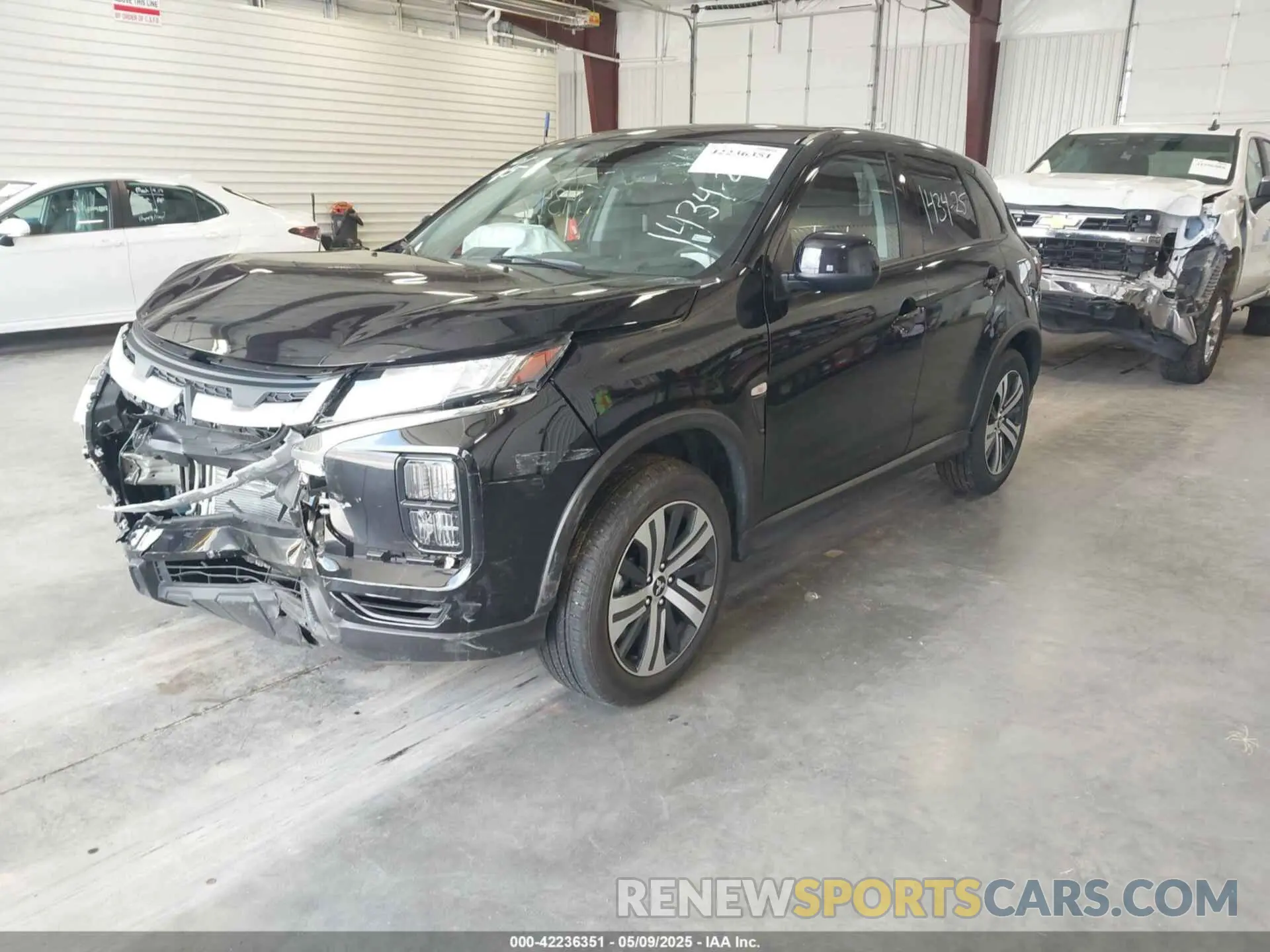 2 fotografías del automóvil dañado JA4ARUAU5RU025687 MITSUBISHI OUTLANDER SPORT 2024