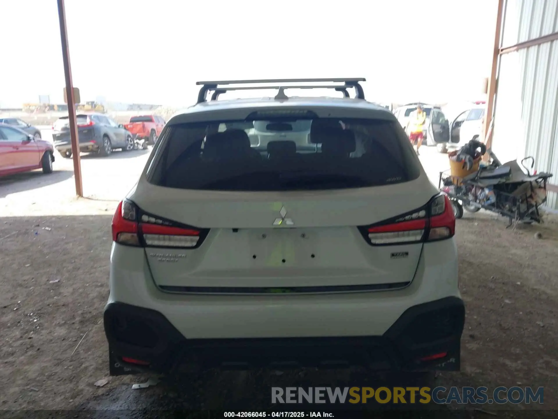 16 fotografías del automóvil dañado JA4ARUAU6RU005206 MITSUBISHI OUTLANDER SPORT 2024