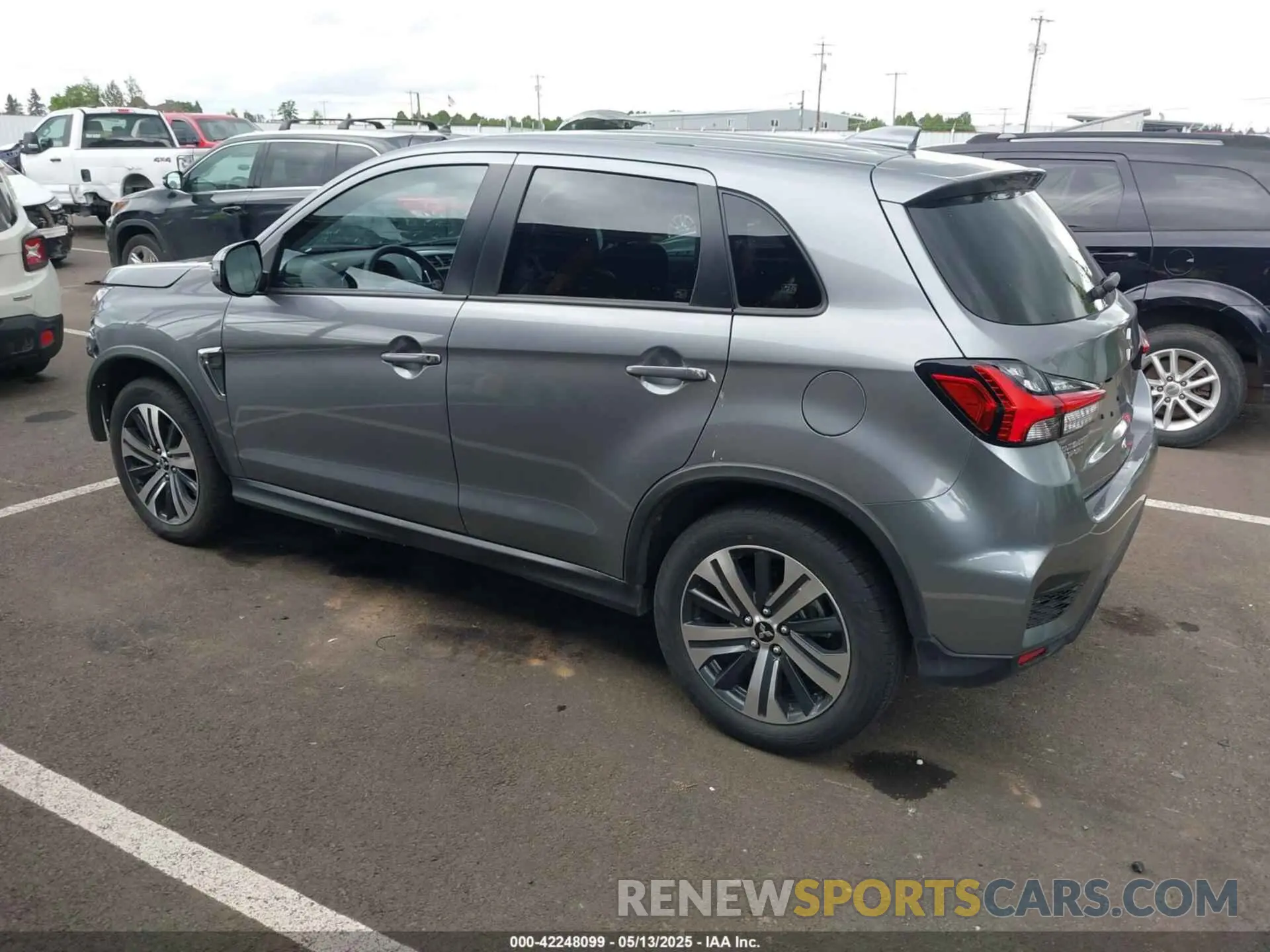 3 fotografías del automóvil dañado JA4ARUAU6RU013578 MITSUBISHI OUTLANDER SPORT 2024