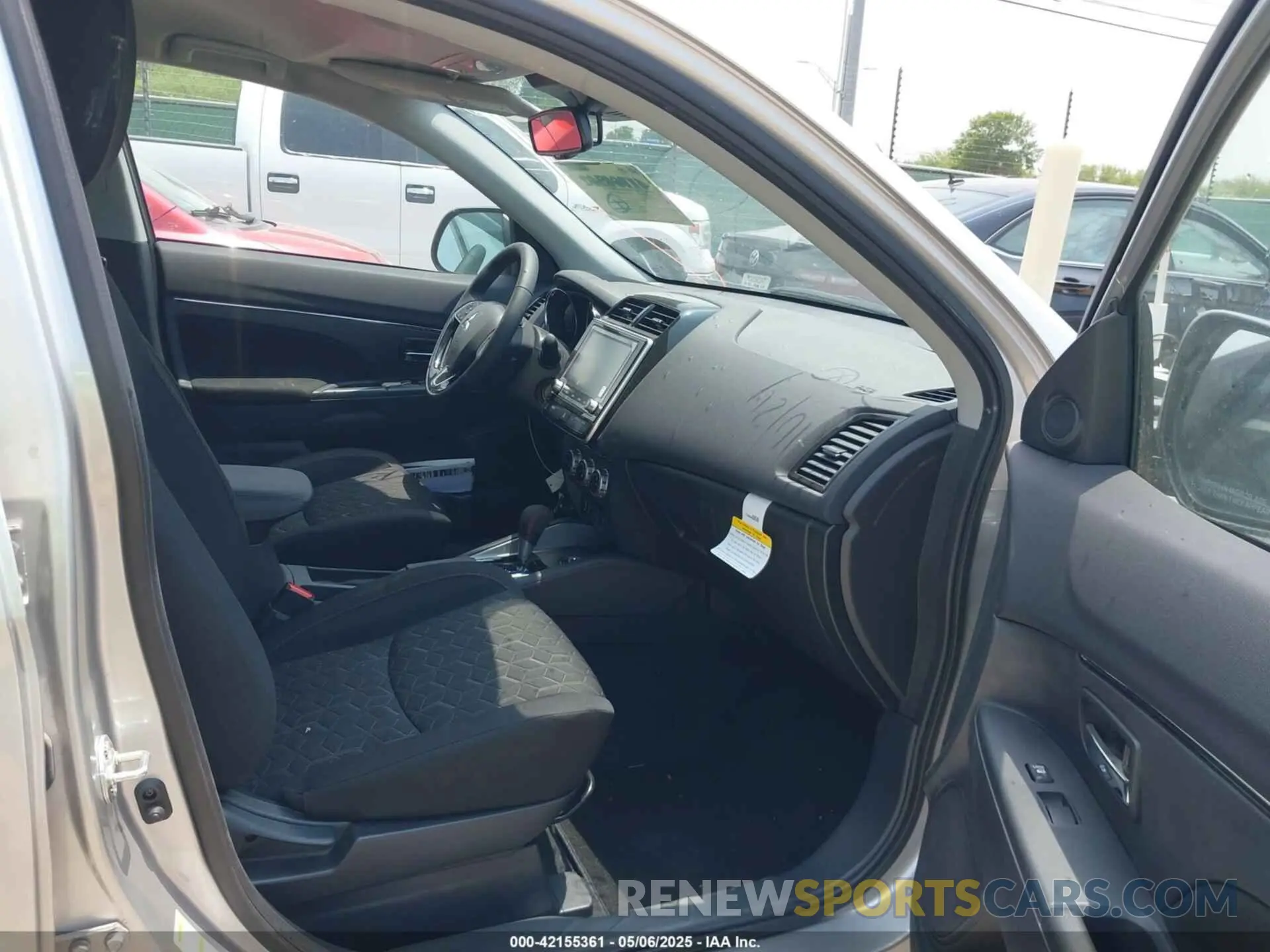 5 fotografías del automóvil dañado JA4ARUAU6RU017646 MITSUBISHI OUTLANDER SPORT 2024