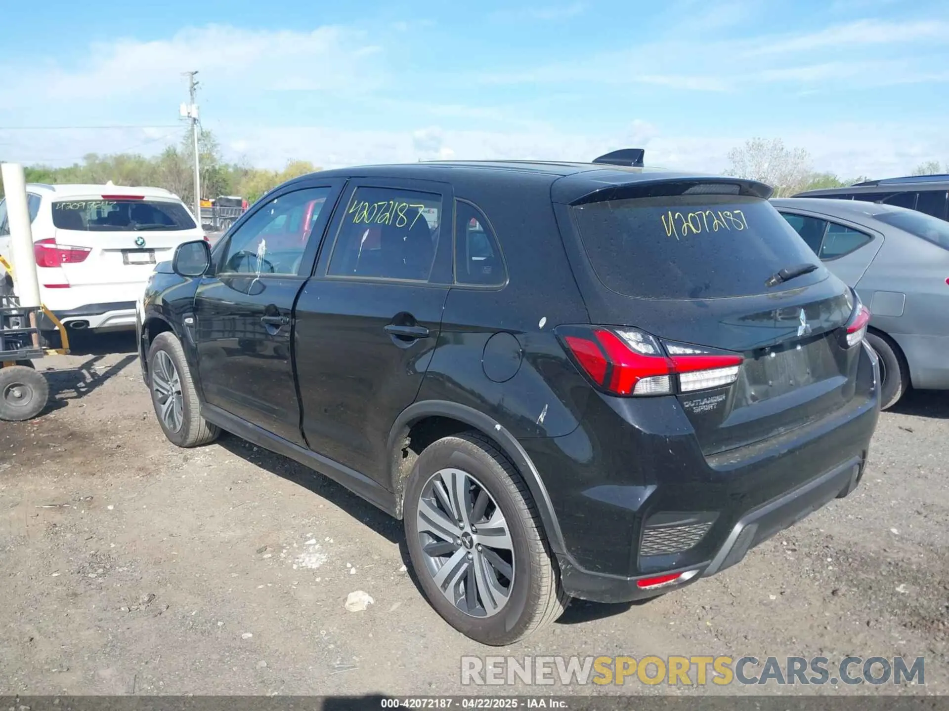 3 fotografías del automóvil dañado JA4ARUAU6RU025195 MITSUBISHI OUTLANDER SPORT 2024