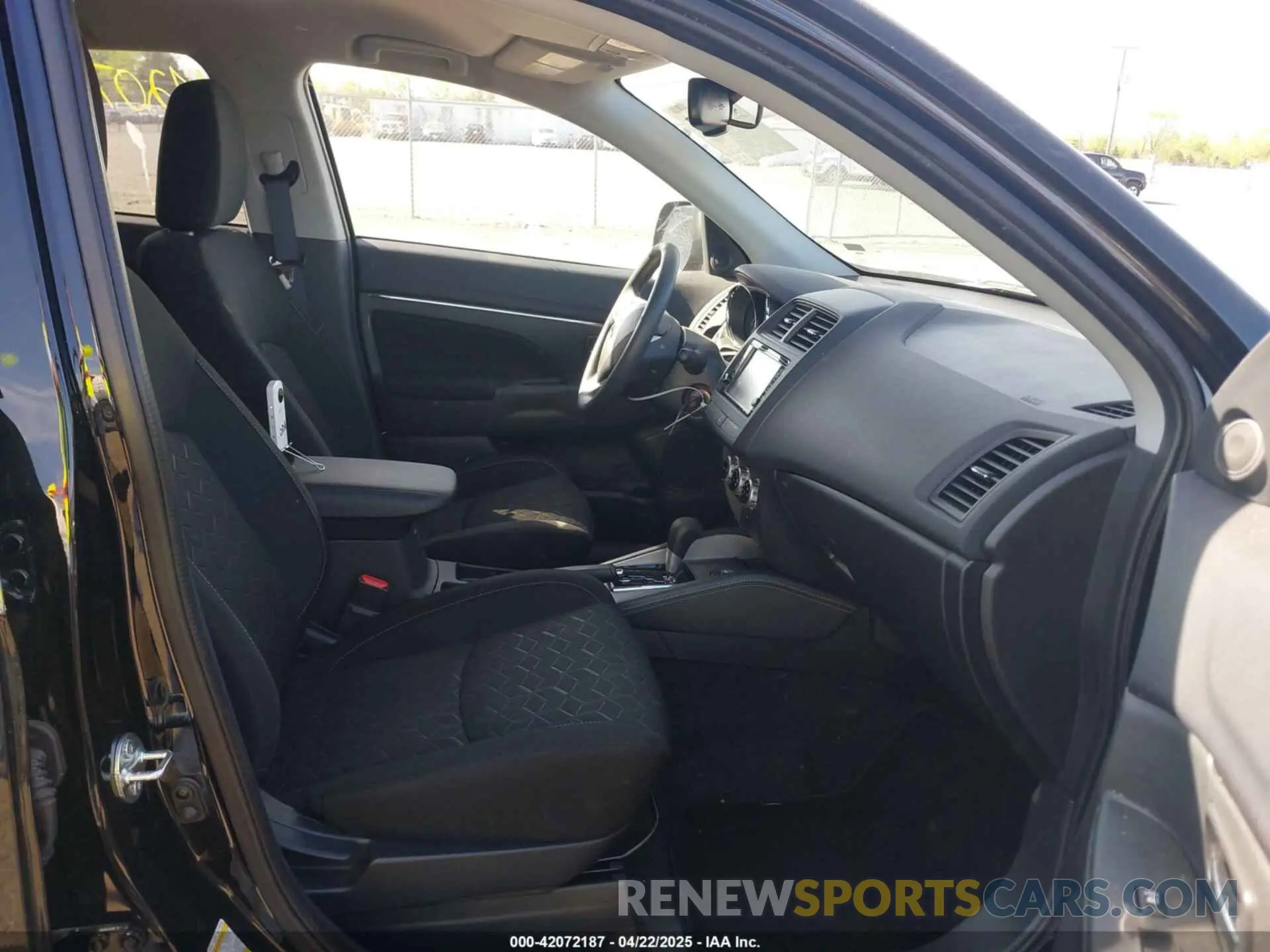 5 fotografías del automóvil dañado JA4ARUAU6RU025195 MITSUBISHI OUTLANDER SPORT 2024